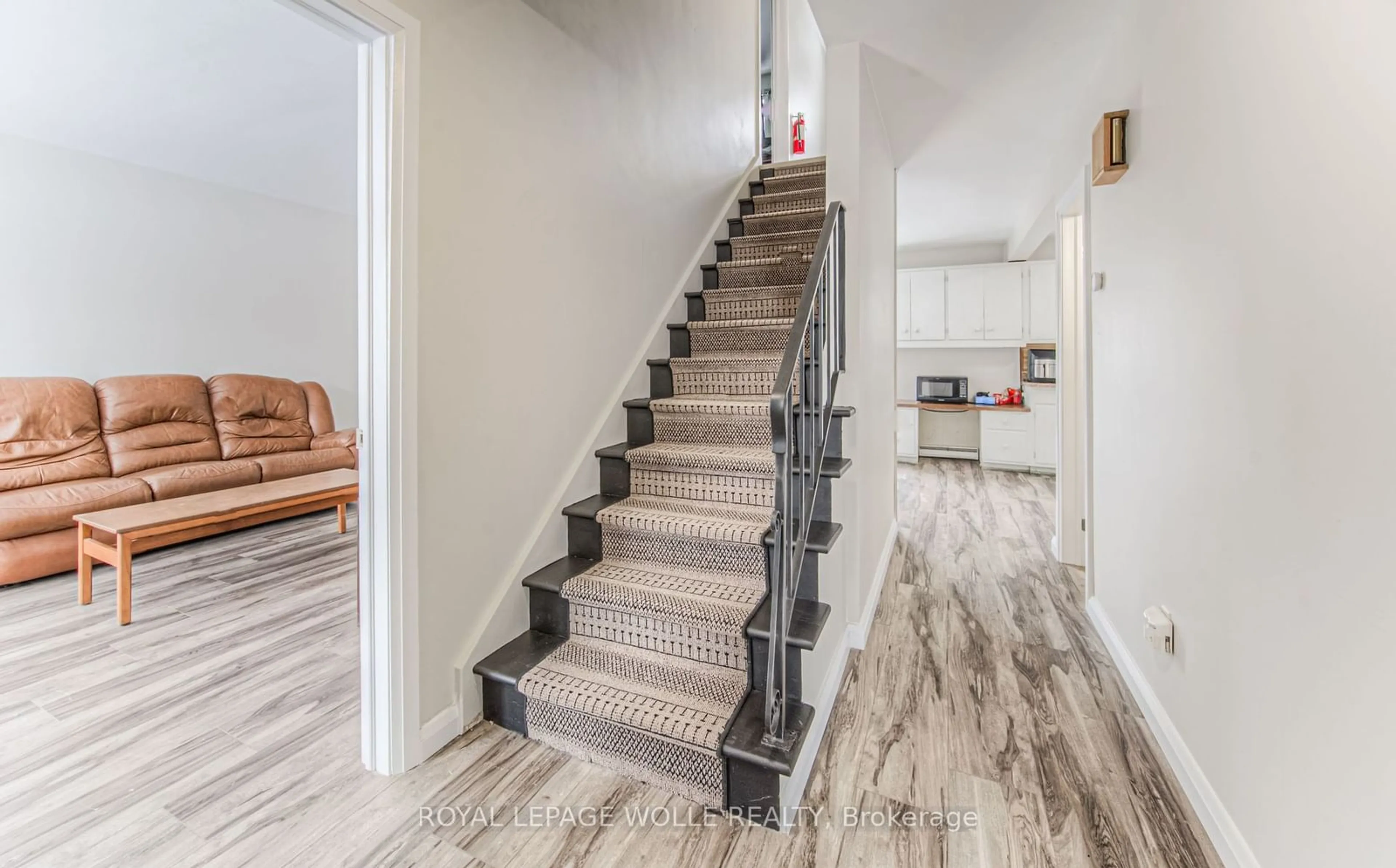 Stairs for 42 Cardill Cres, Waterloo Ontario N2L 3Y6