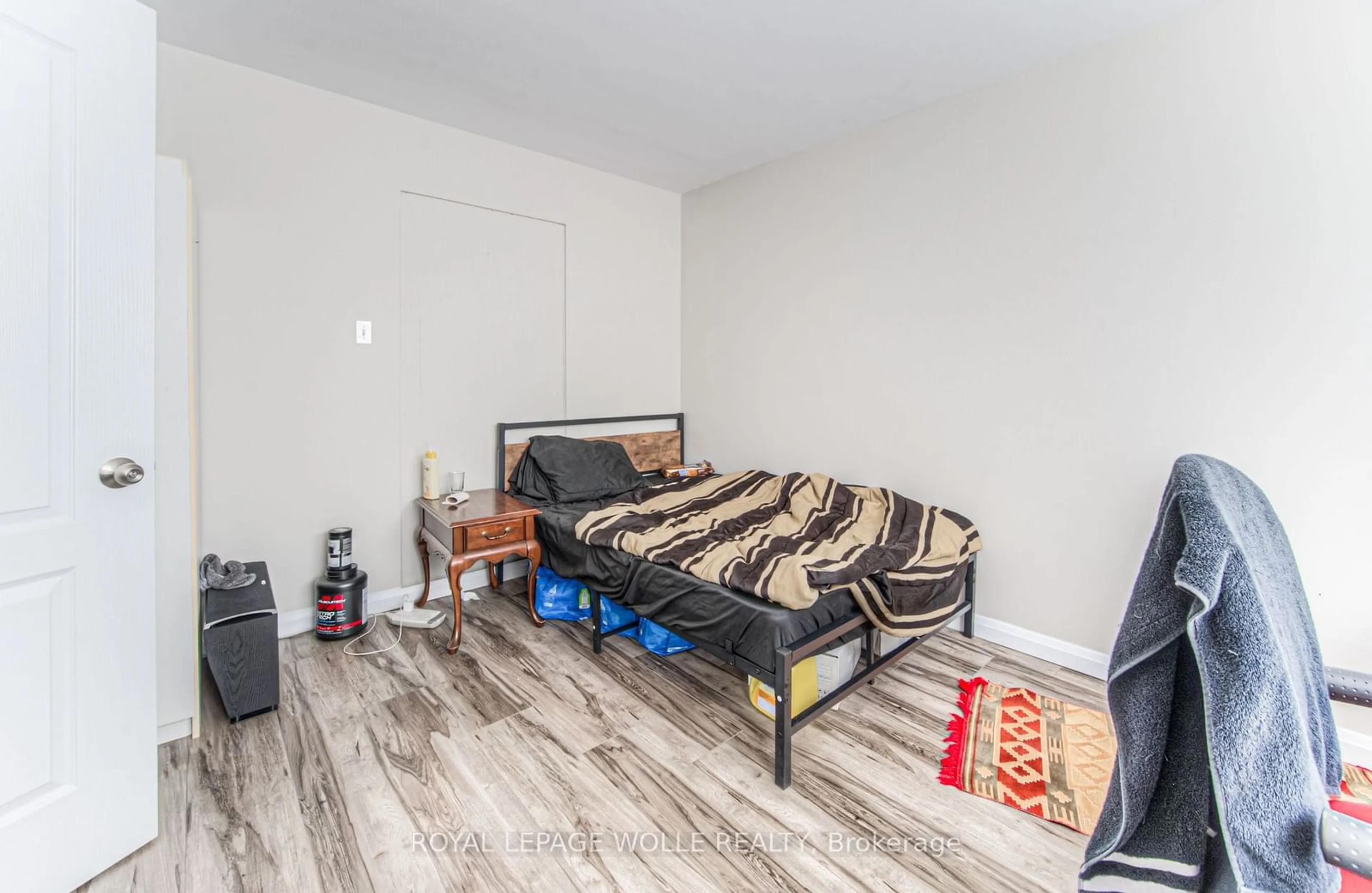 A pic of a room for 42 Cardill Cres, Waterloo Ontario N2L 3Y6