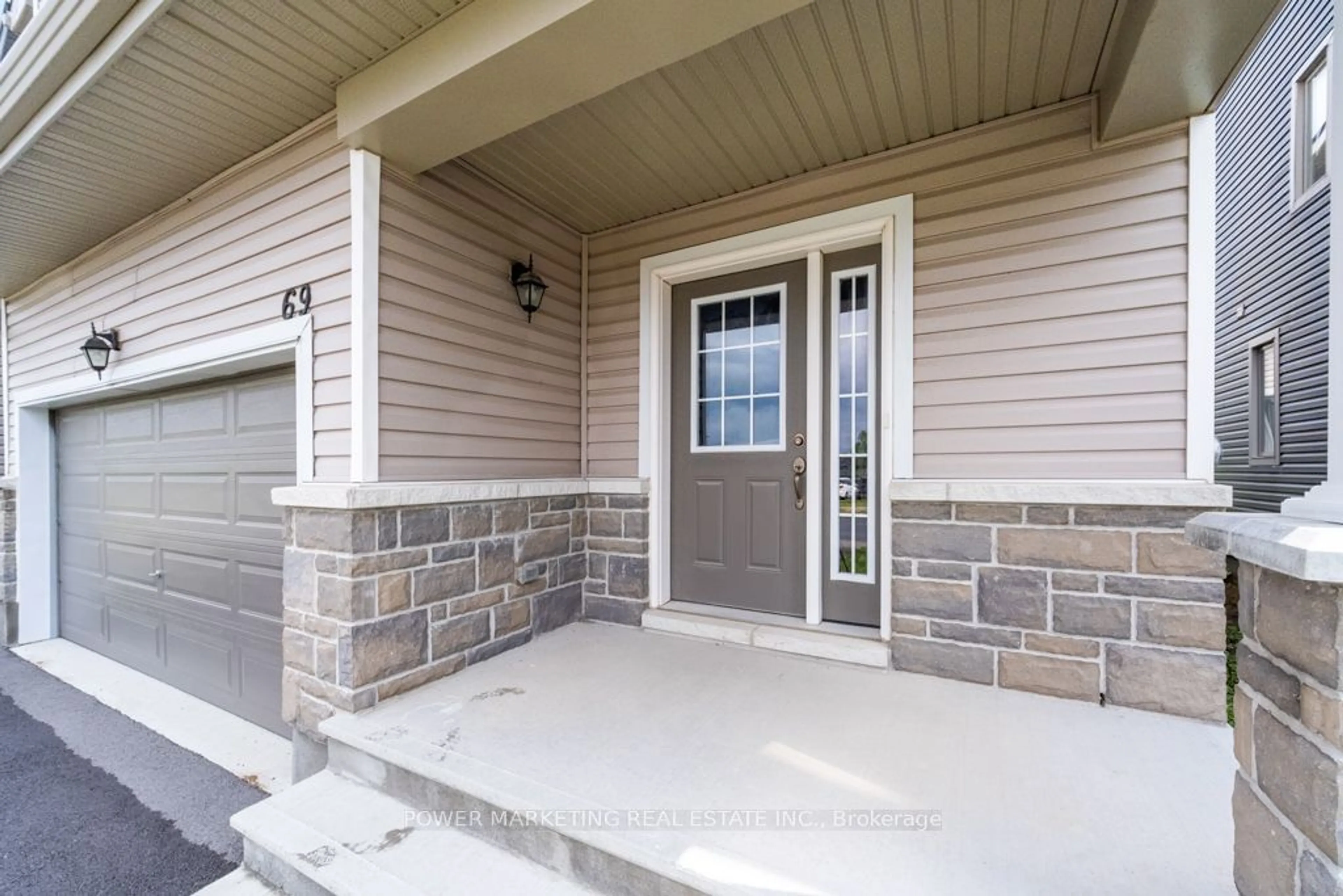 Indoor entryway for 69 DEFENCE St, Kanata Ontario K2V 0N3