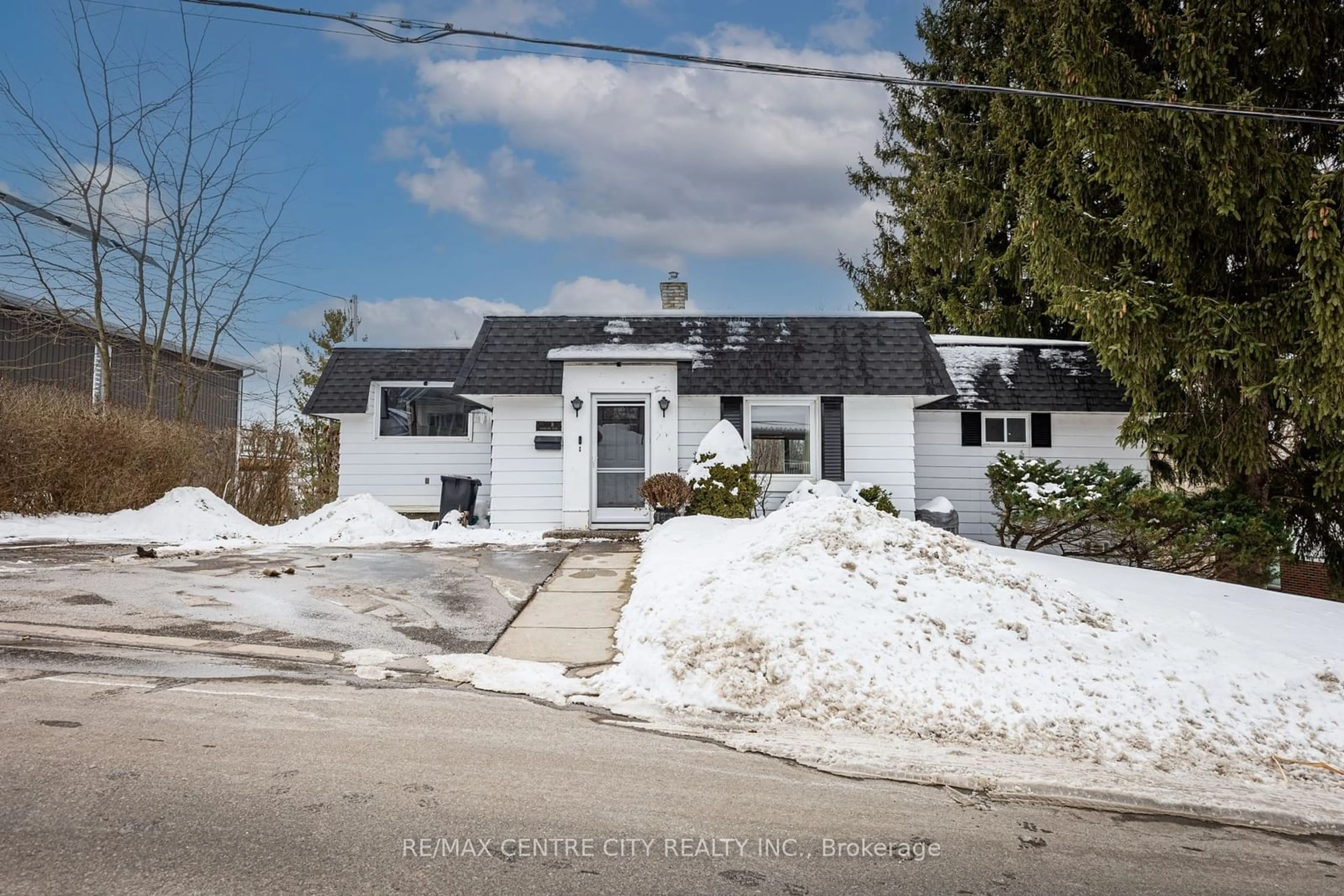 A pic from outside/outdoor area/front of a property/back of a property/a pic from drone, street for 8 Woodland Rd, Central Elgin Ontario N5P 1P2