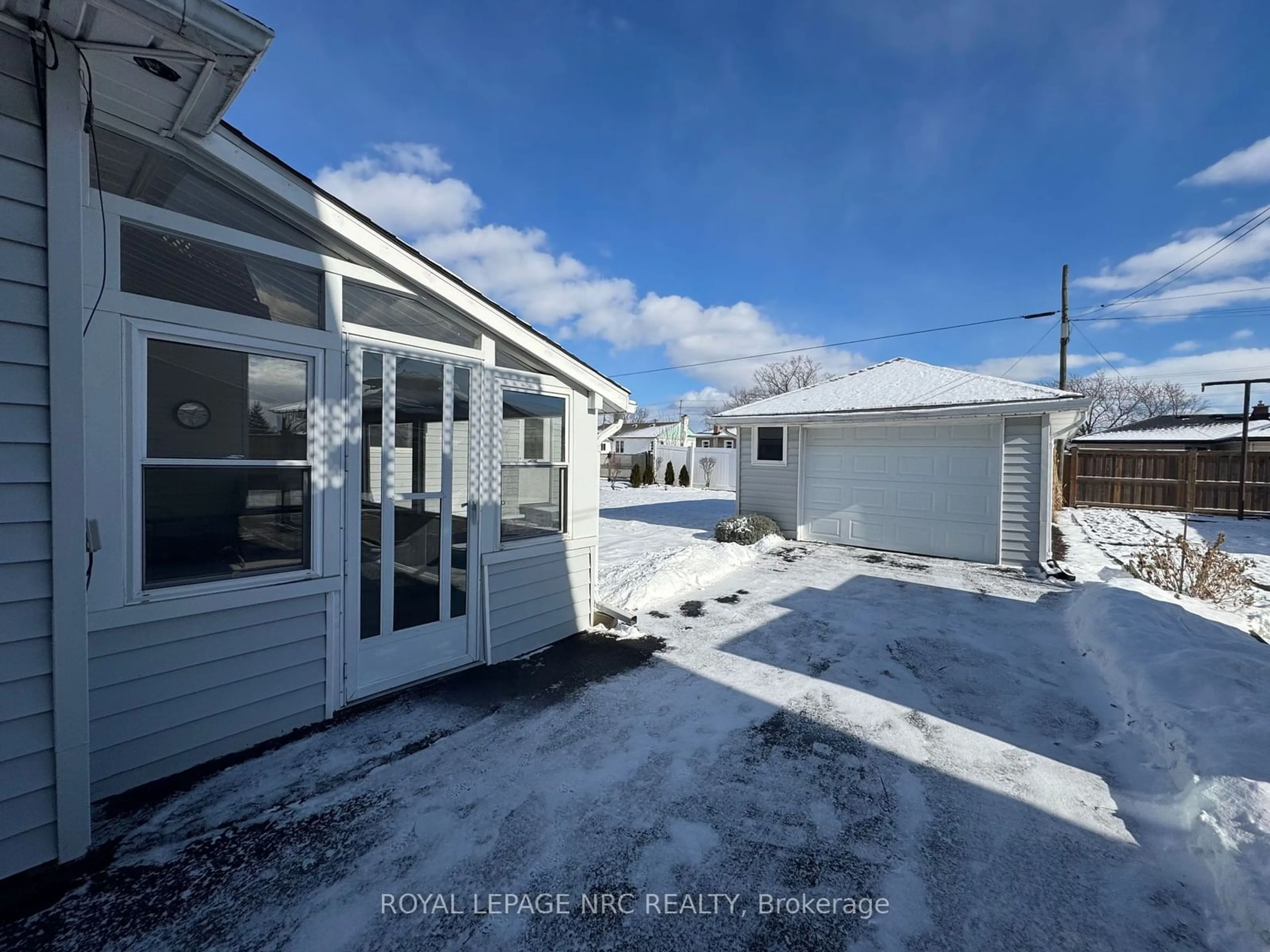 A pic from outside/outdoor area/front of a property/back of a property/a pic from drone, street for 70 Cameron Ave, Welland Ontario L3B 1K2