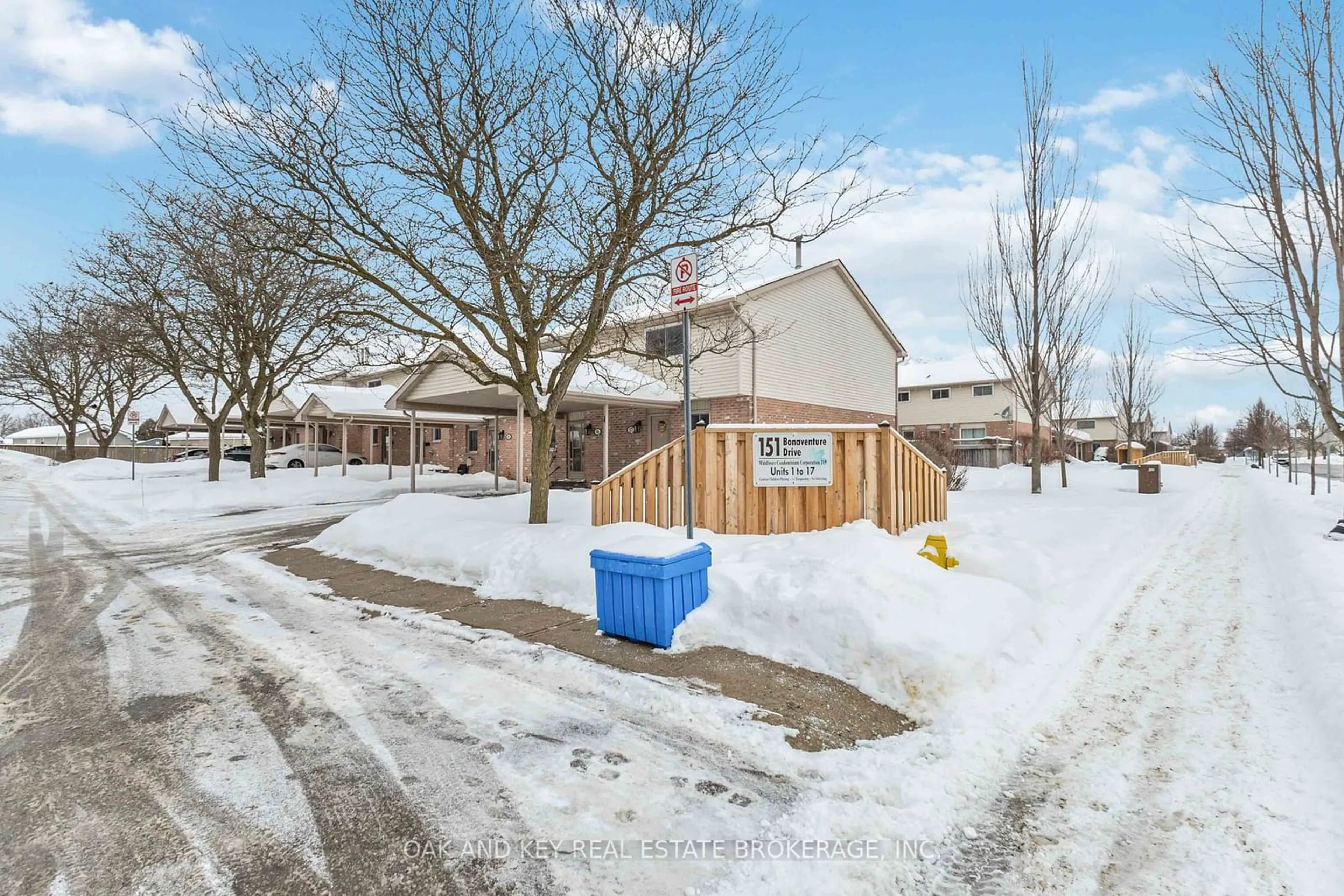 A pic from outside/outdoor area/front of a property/back of a property/a pic from drone, street for 151 BONAVENTURE Dr #17, London Ontario N5V 4M1