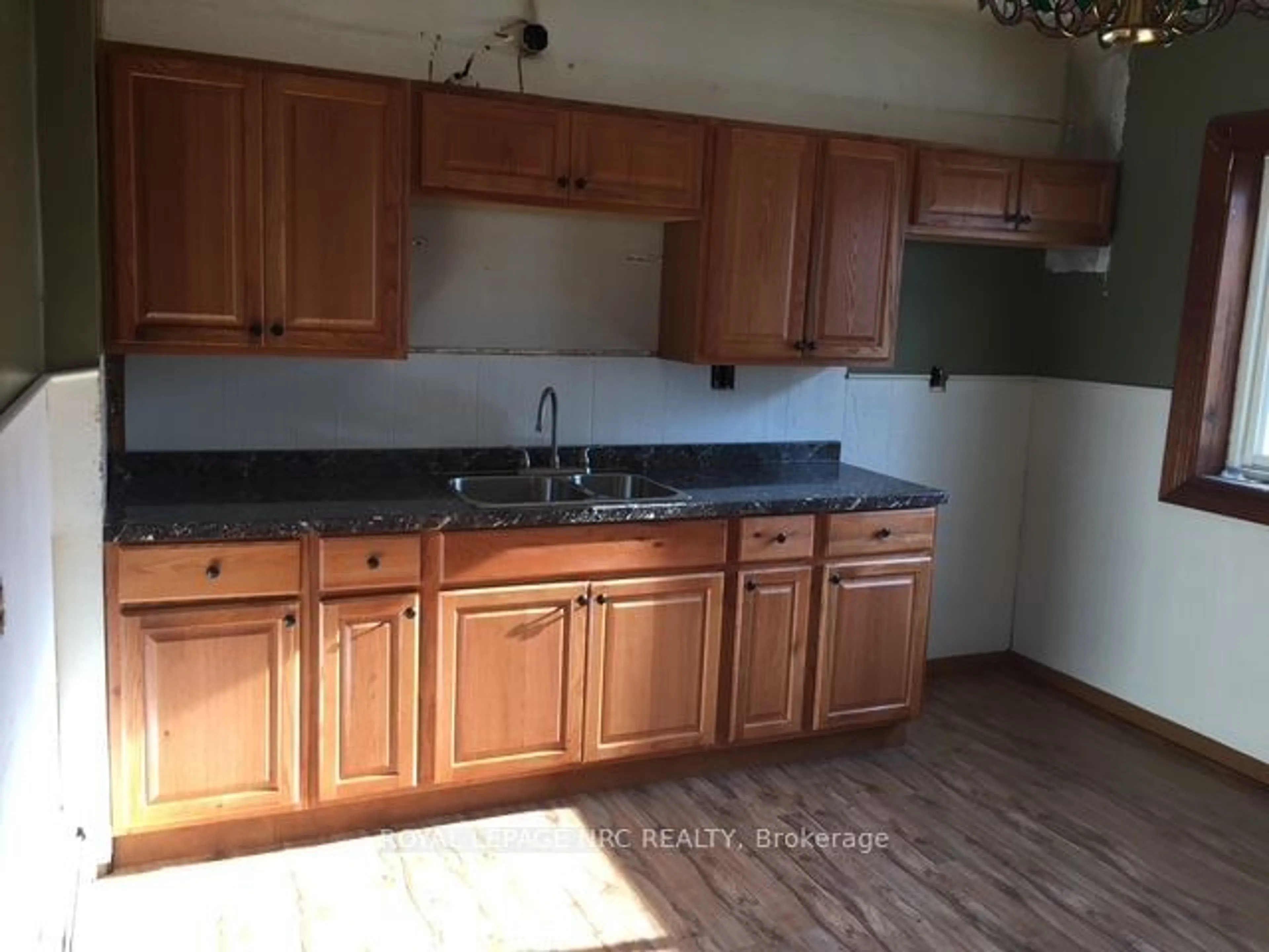 Standard kitchen, unknown for 218 Courtwright St, Fort Erie Ontario L2A 2R8