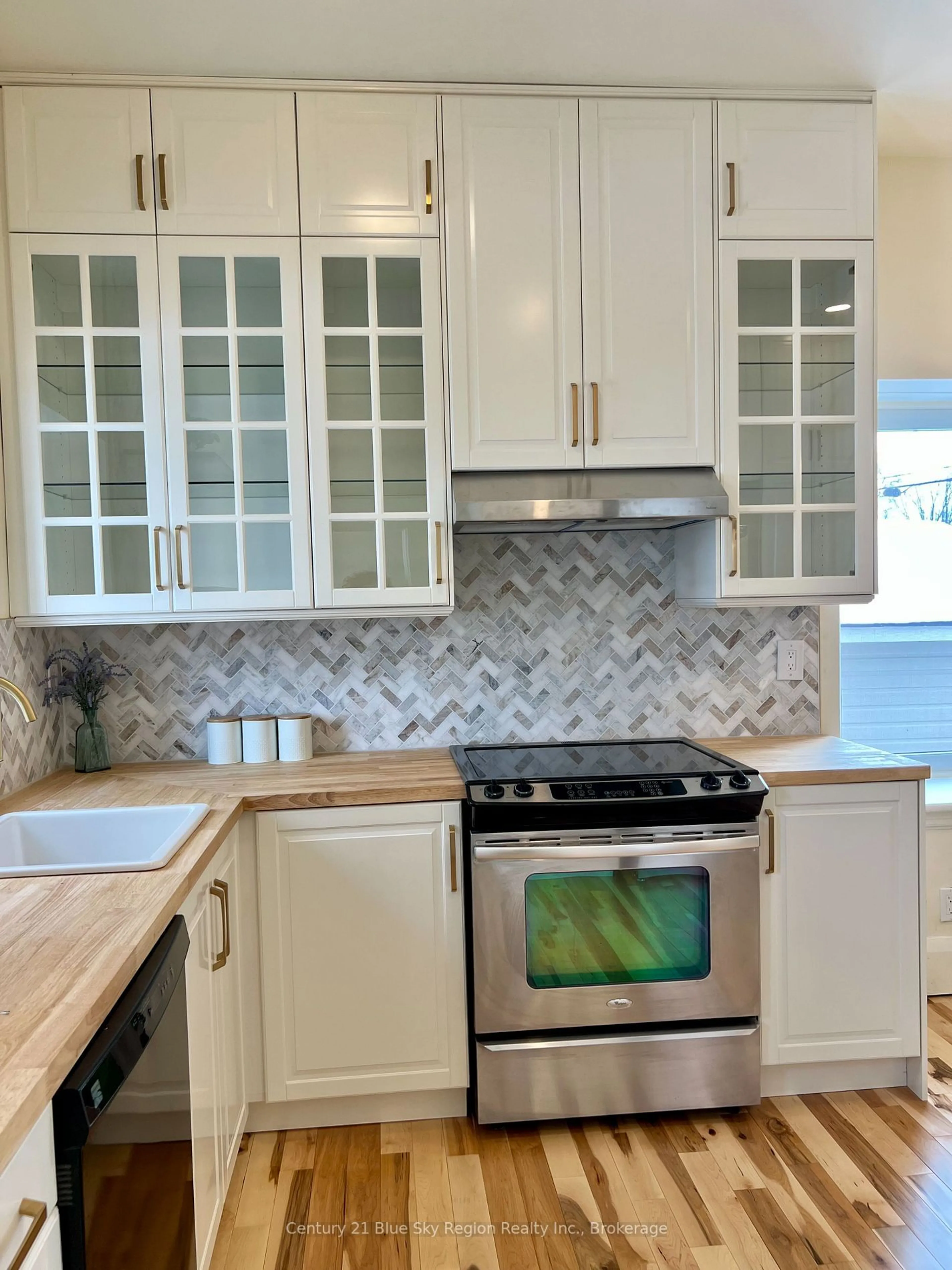 Contemporary kitchen, ceramic/tile floor for 208 King St, North Bay Ontario P1B 5Z8