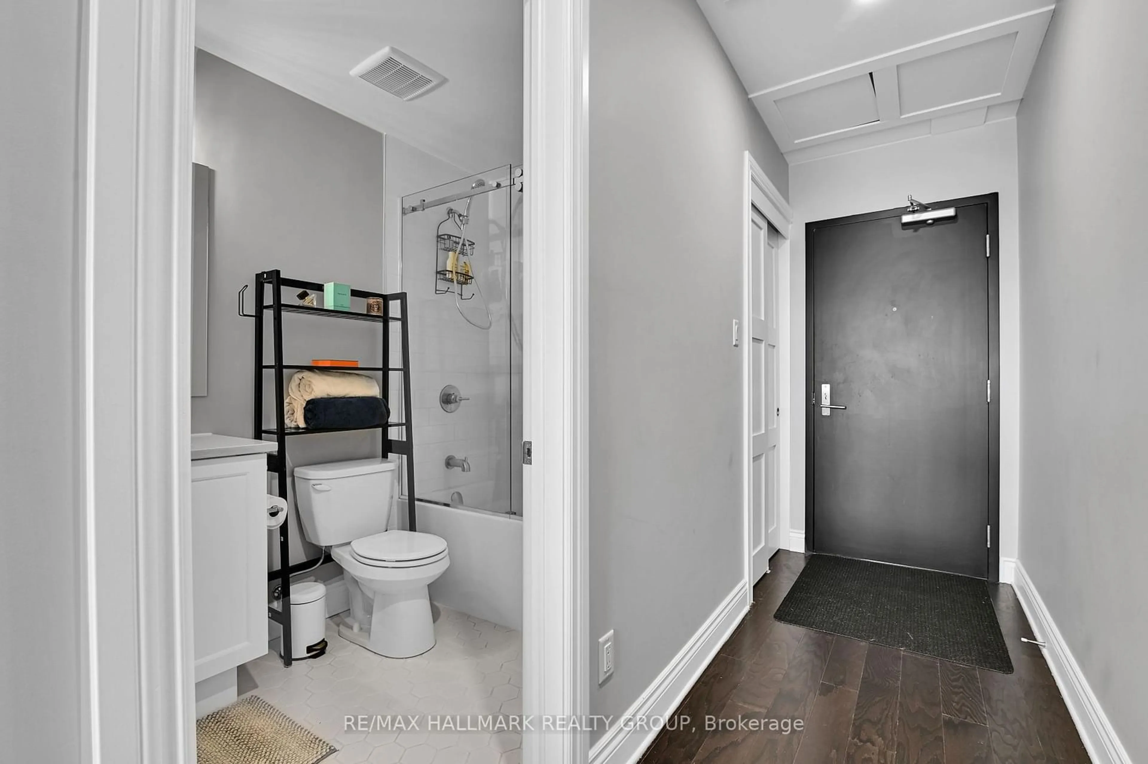 Standard bathroom, unknown for 101 Pinhey St #403, West Centre Town Ontario K1Y 1T7