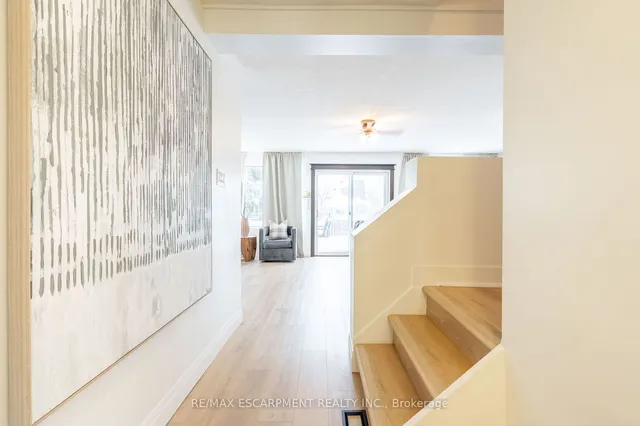 Additional property image - 351 Queensdale Ave