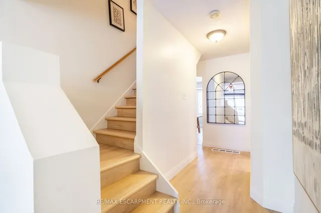 Additional property image - 351 Queensdale Ave