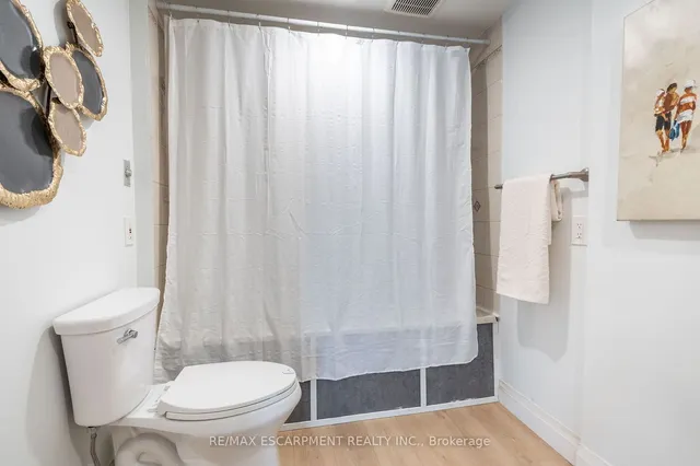 Additional property image - 351 Queensdale Ave