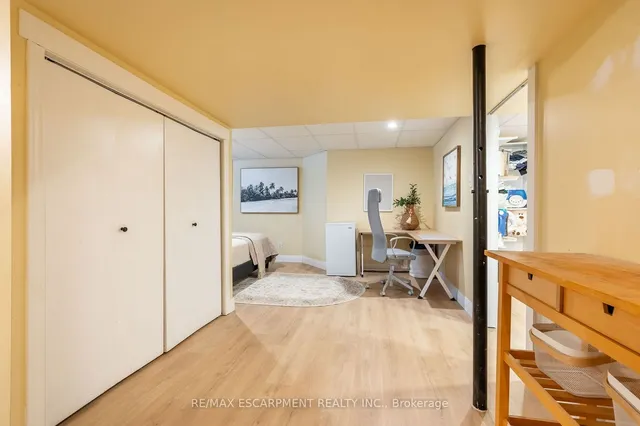 Additional property image - 351 Queensdale Ave