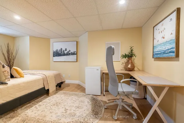 Additional property image - 351 Queensdale Ave