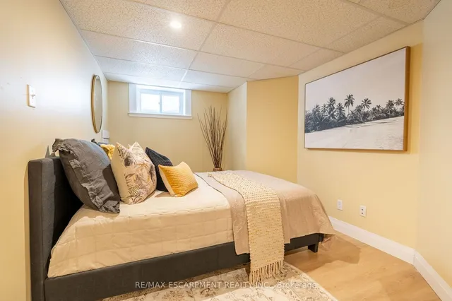 Additional property image - 351 Queensdale Ave