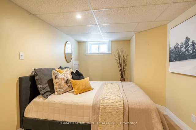 Additional property image - 351 Queensdale Ave