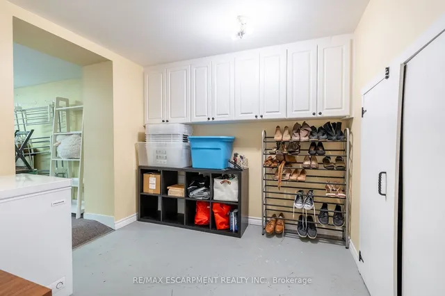 Additional property image - 351 Queensdale Ave