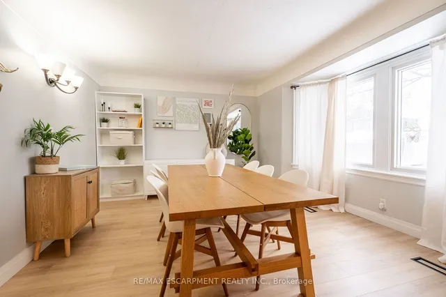 Additional property image - 351 Queensdale Ave