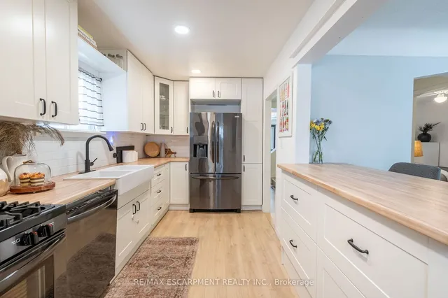 Additional property image - 351 Queensdale Ave