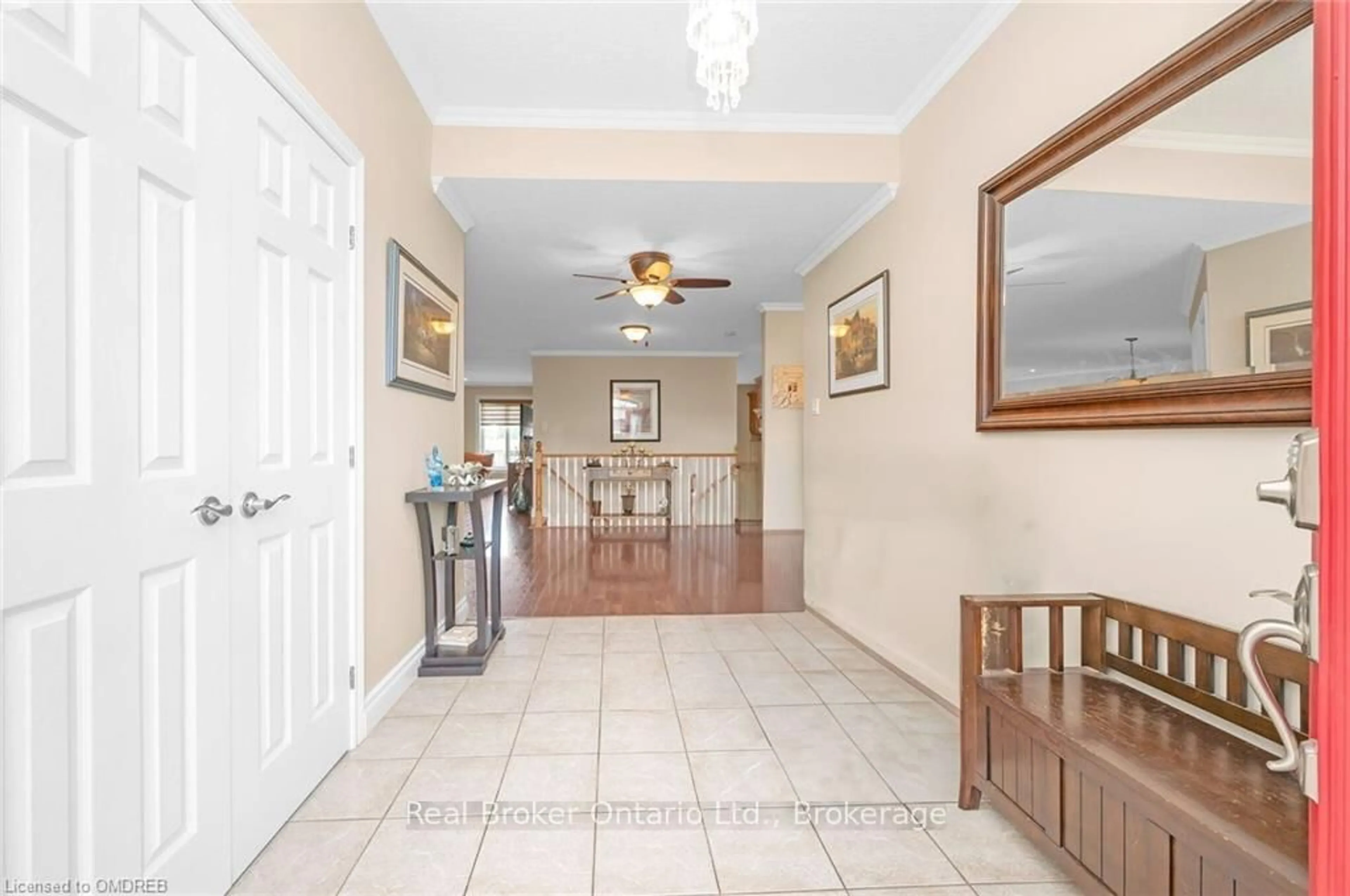 Indoor foyer for 45 Las Rd, West Lincoln Ontario L0R 2A0