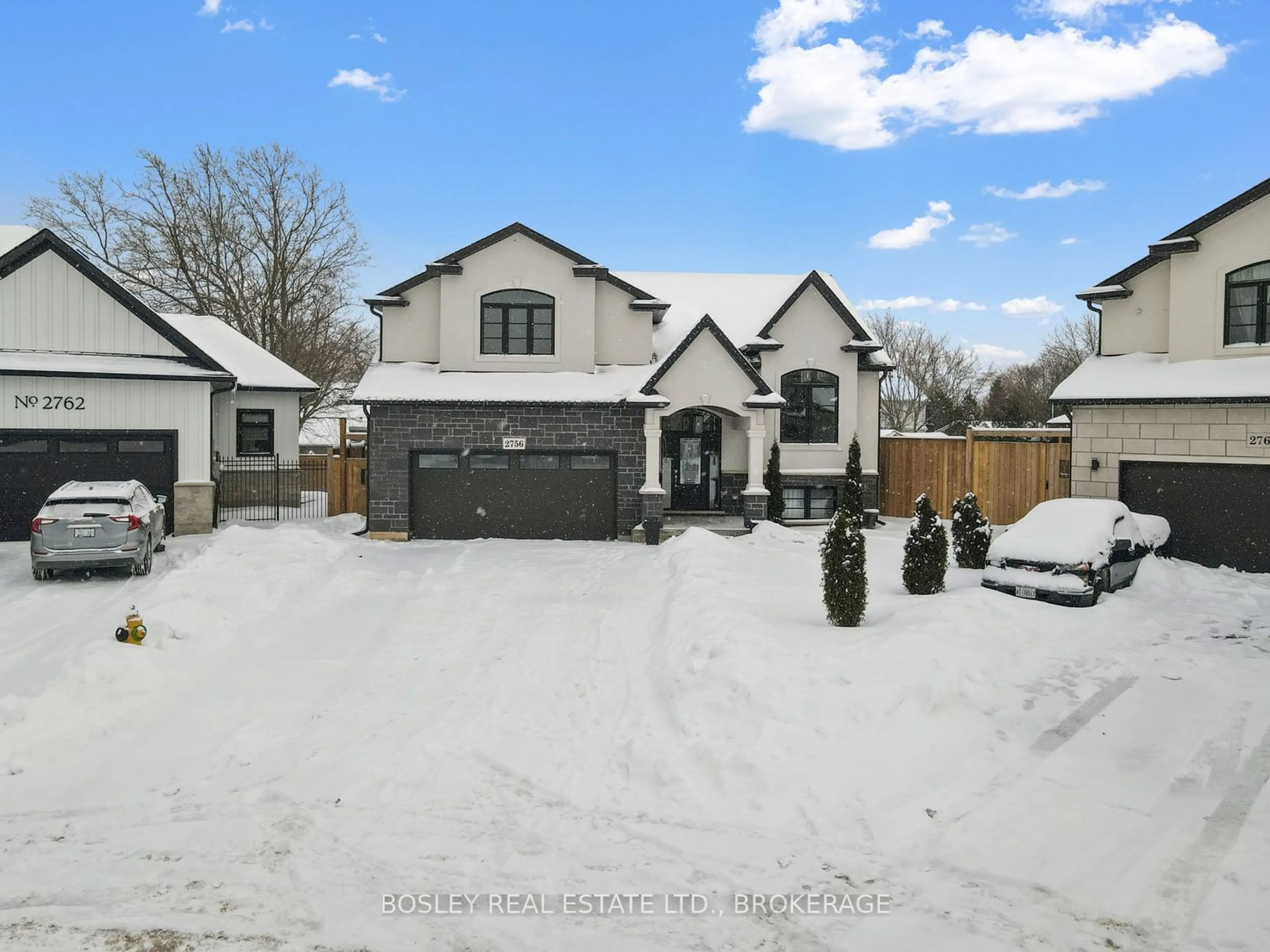 A pic from outside/outdoor area/front of a property/back of a property/a pic from drone, street for 2756 Arrowsmith Crt, Fort Erie Ontario L0S 1S0