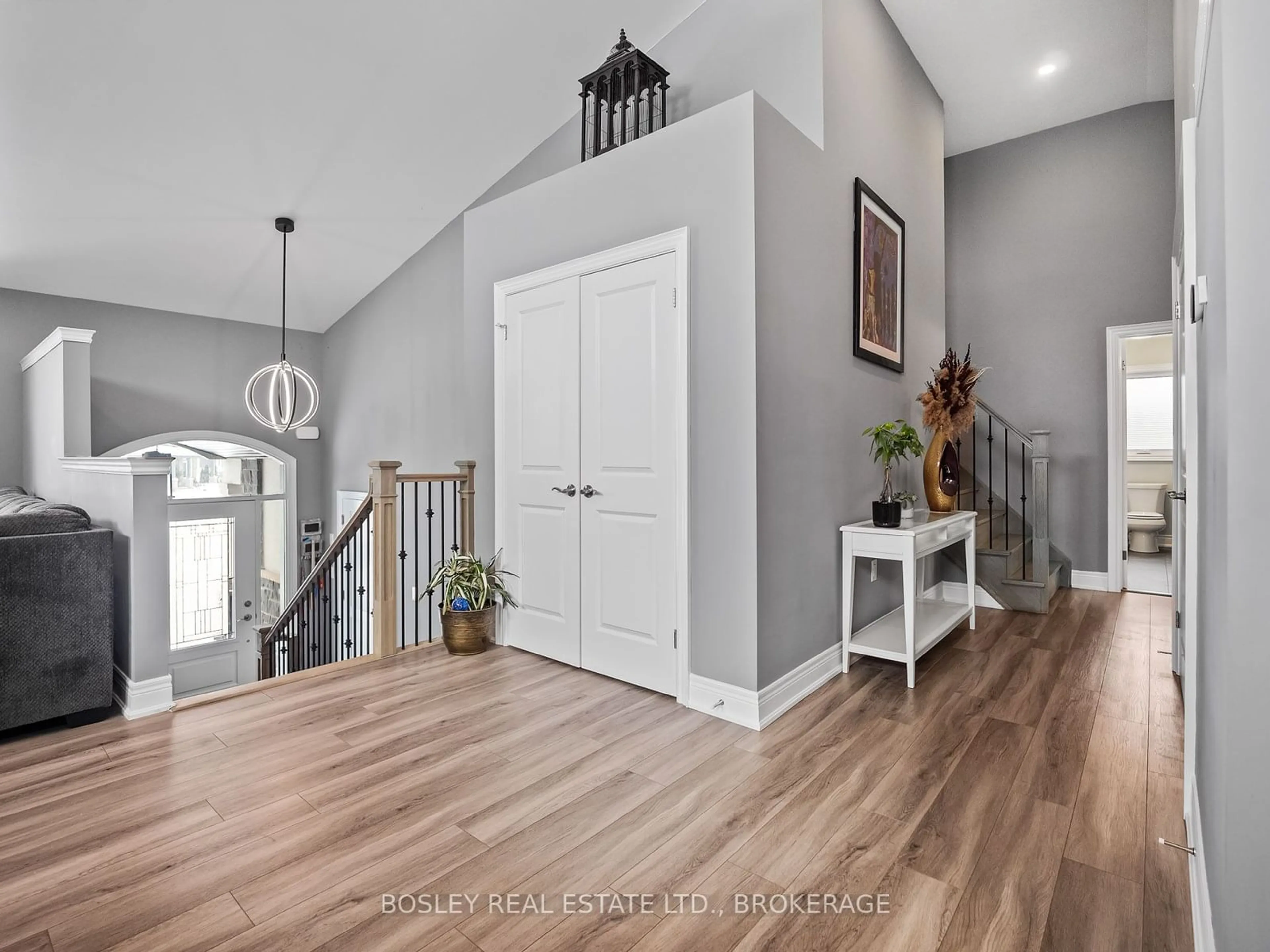 Indoor entryway for 2756 Arrowsmith Crt, Fort Erie Ontario L0S 1S0