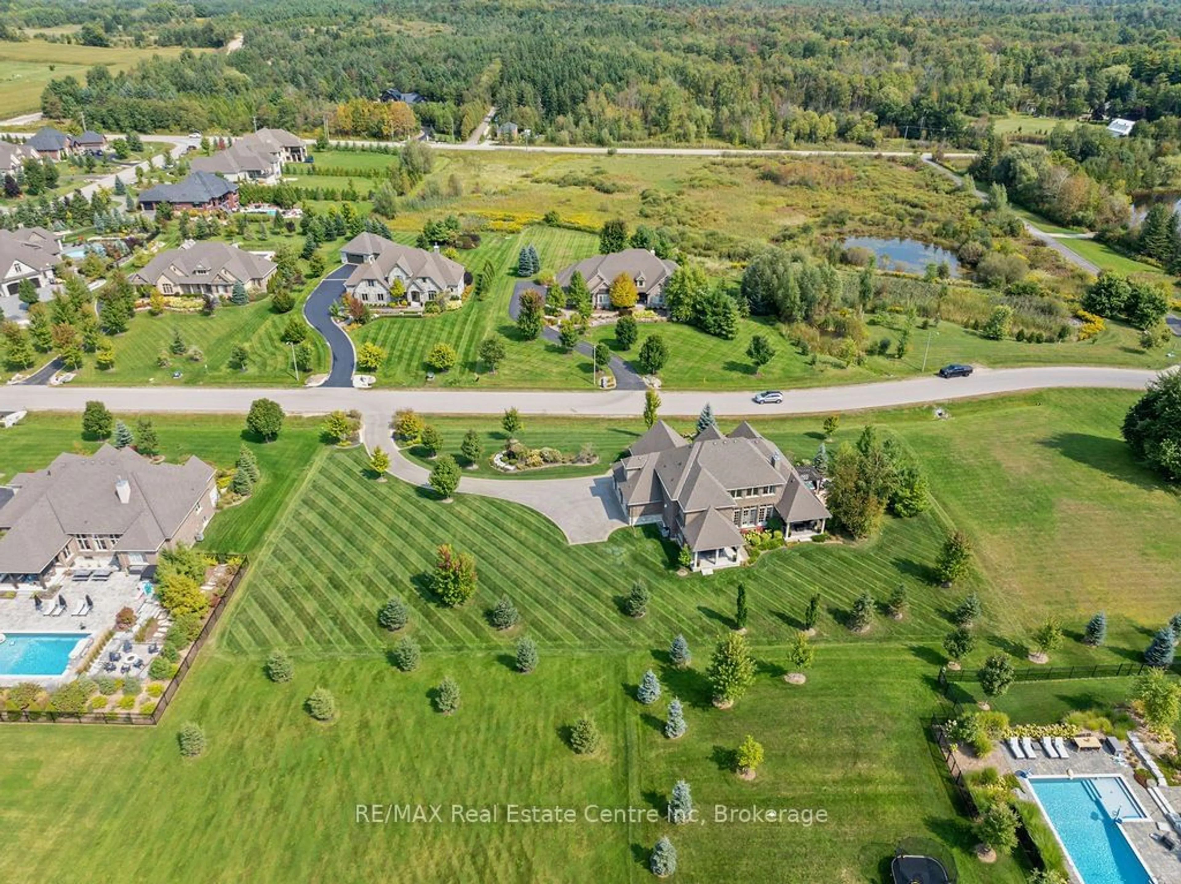 A pic from outside/outdoor area/front of a property/back of a property/a pic from drone, mountain view for 84 Old Ruby Lane, Puslinch Ontario N0B 2J0