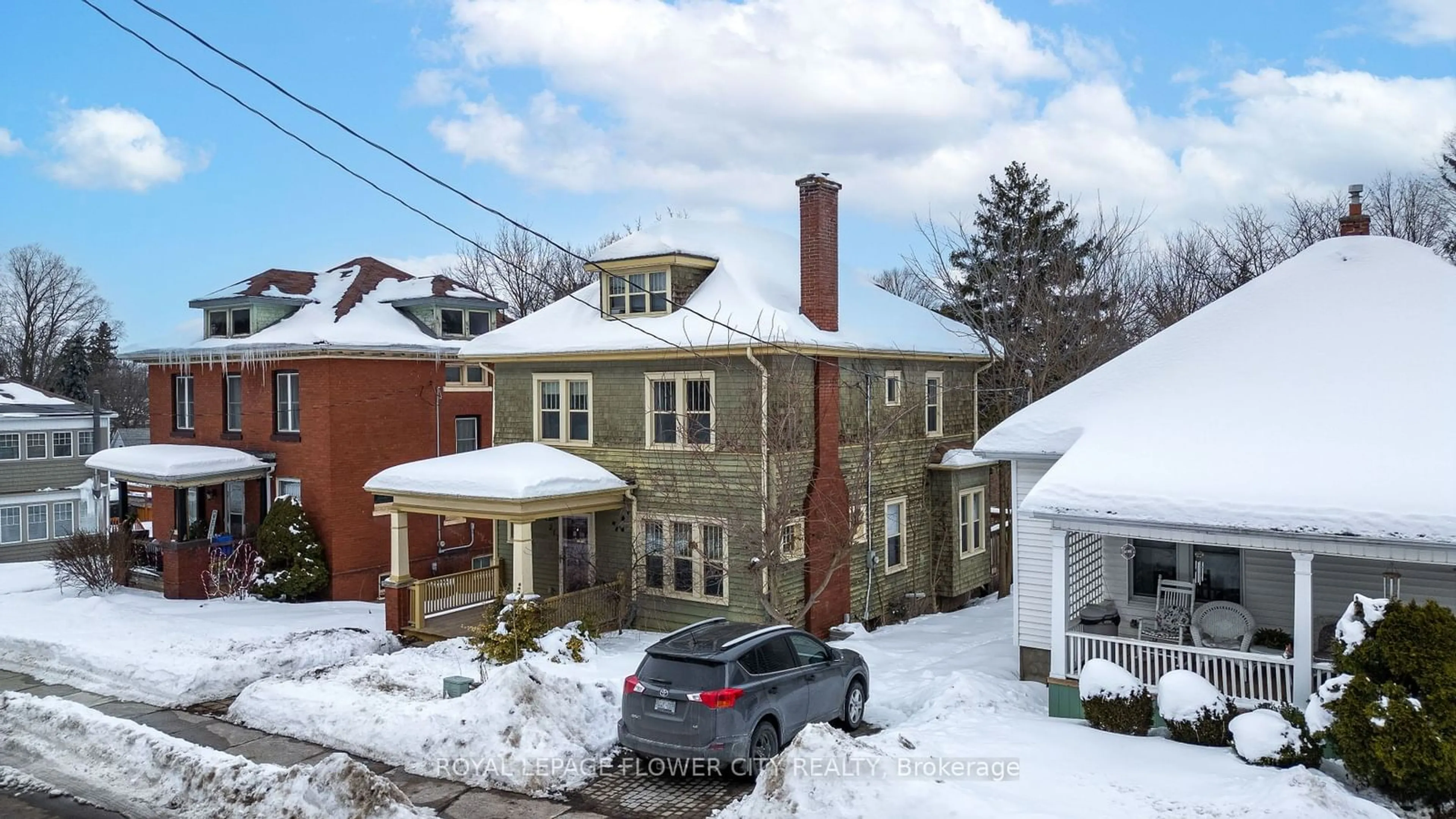 A pic from outside/outdoor area/front of a property/back of a property/a pic from drone, street for 217 Earl St, Ingersoll Ontario N5C 2X2