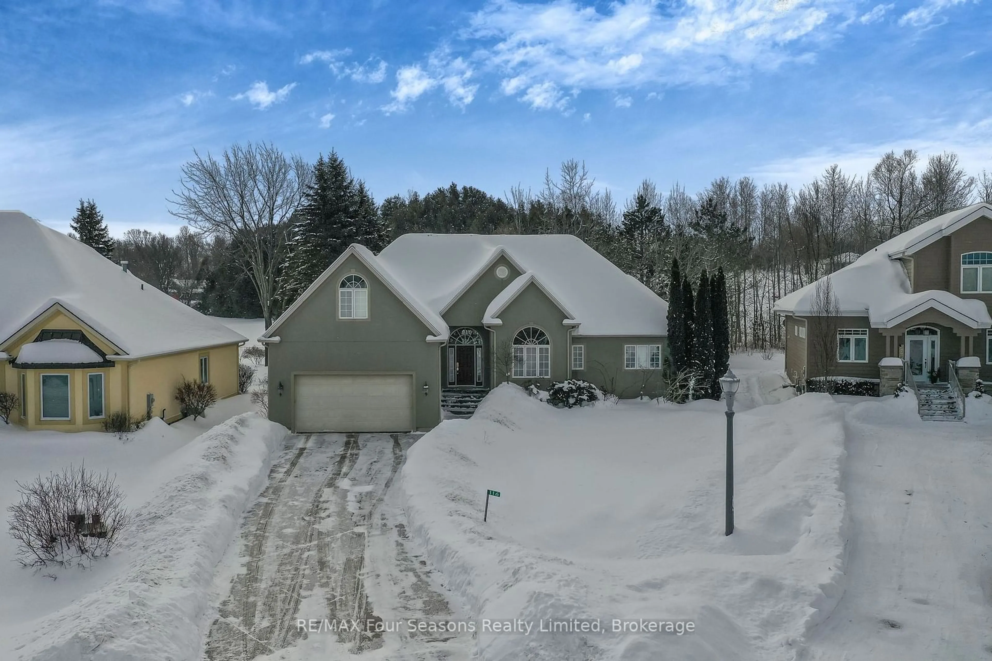 A pic from outside/outdoor area/front of a property/back of a property/a pic from drone, street for 116 Augusta Cres, Blue Mountains Ontario L9Y 0K7