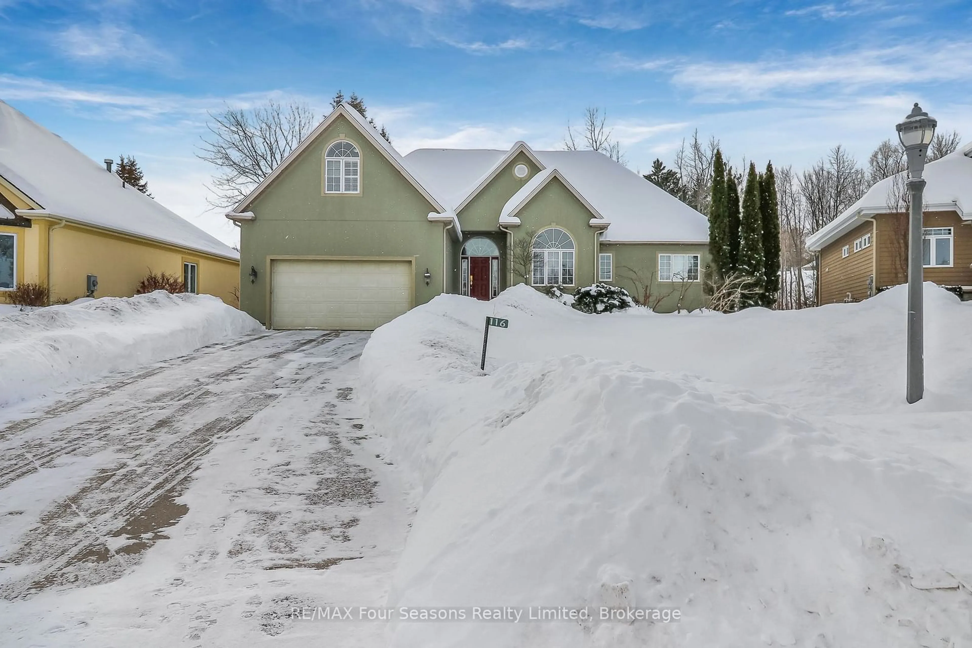 A pic from outside/outdoor area/front of a property/back of a property/a pic from drone, street for 116 Augusta Cres, Blue Mountains Ontario L9Y 0K7