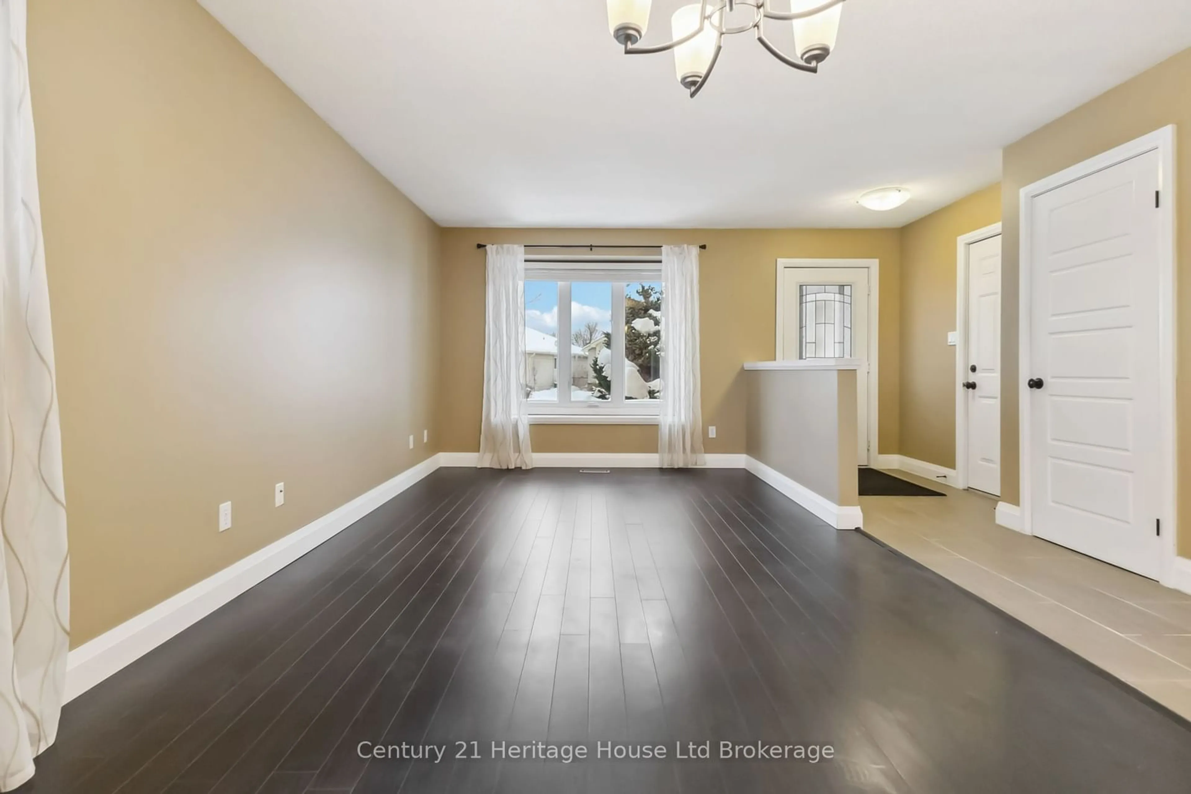 Indoor entryway for 325 Lighthouse Rd #53, London Ontario N6M 1H8