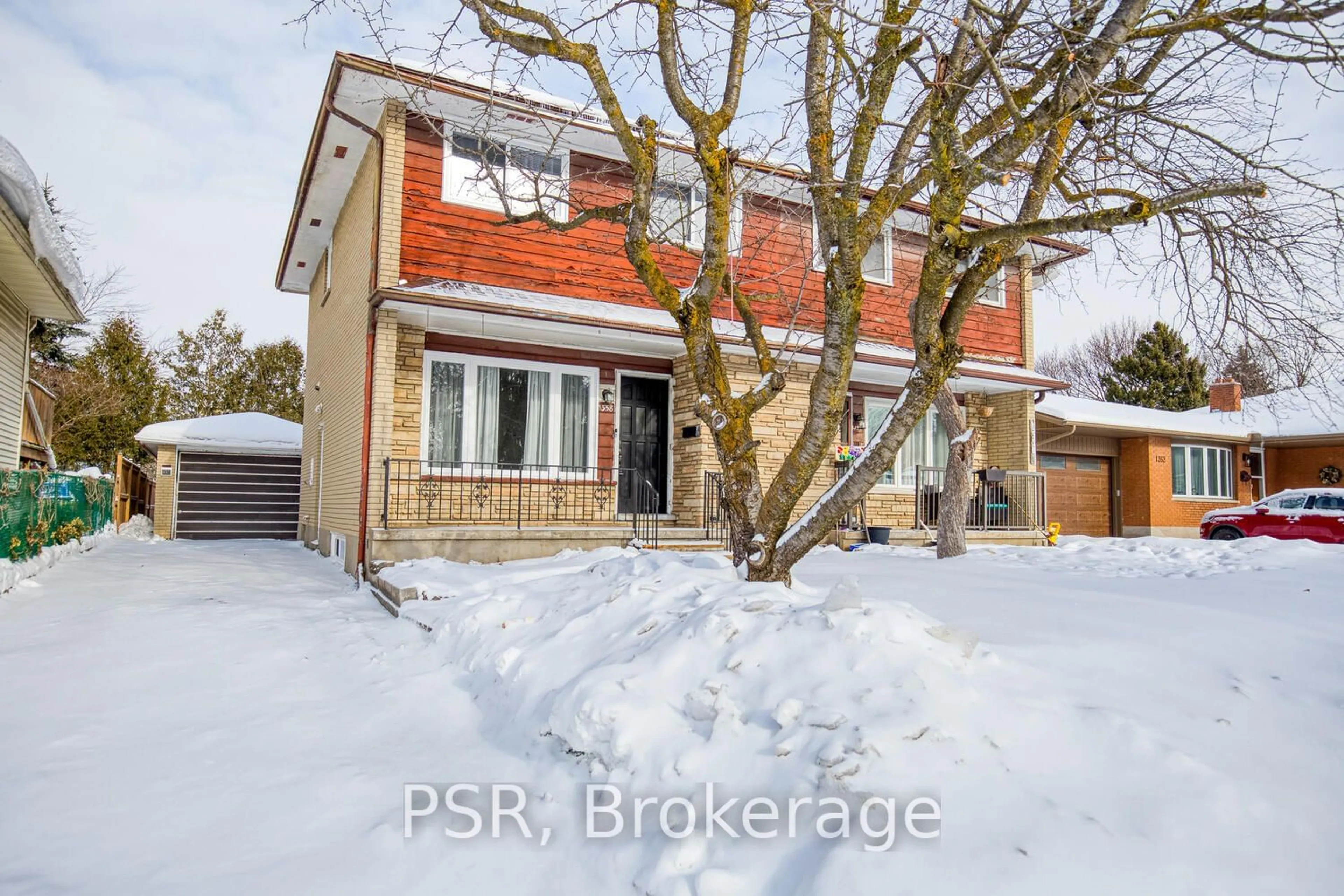 A pic from outside/outdoor area/front of a property/back of a property/a pic from drone, street for 1358 Queen's Blvd, Kitchener Ontario N2M 1C8