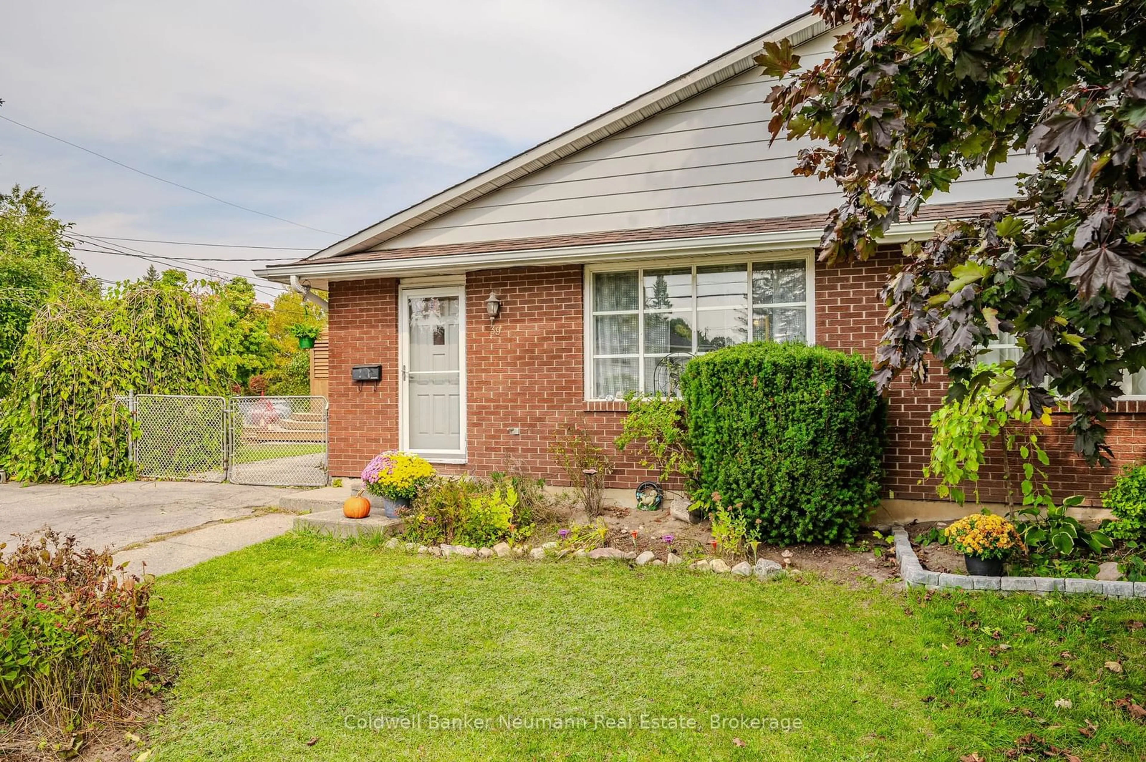 Home with brick exterior material, street for 39 INVERNESS Dr, Guelph Ontario N1E 3M1