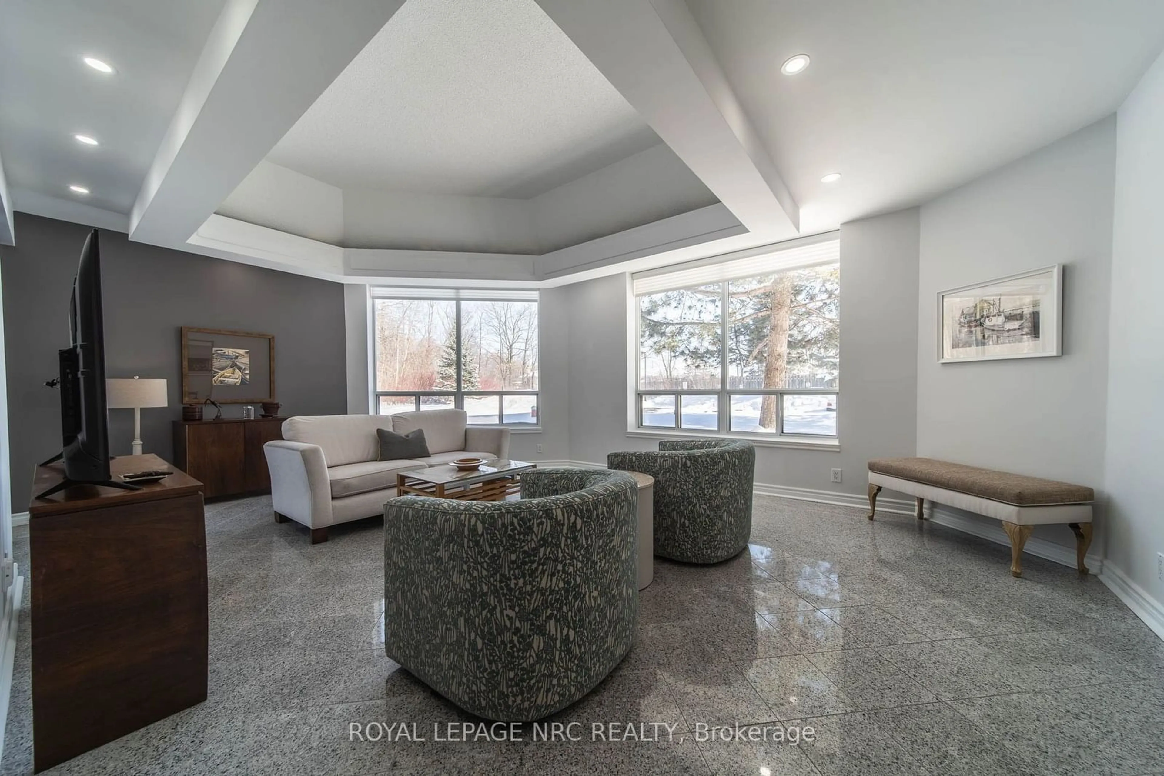 Lobby for 8111 Forest Glen Dr #107, Niagara Falls Ontario L2H 2Y7