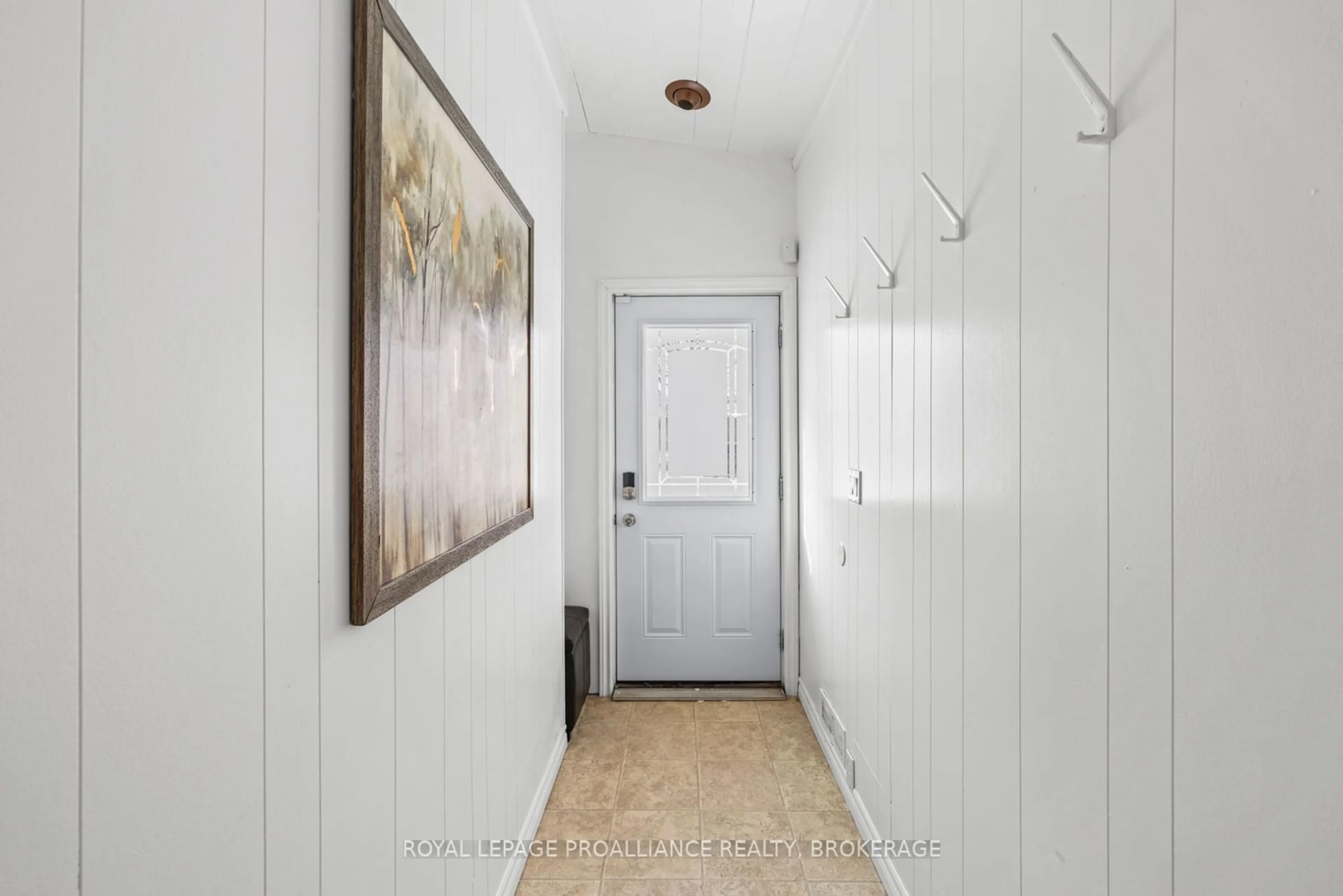 Indoor entryway for 16 Campbell Cres, Kingston Ontario K7M 1Z5