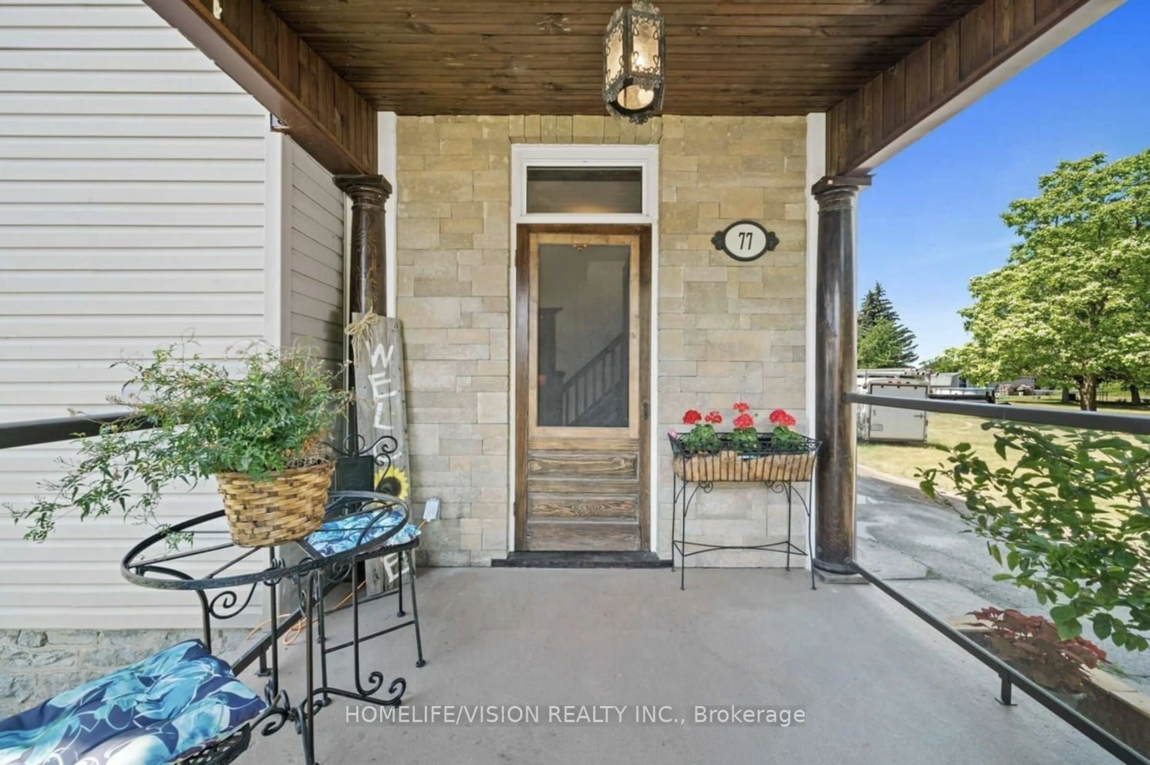 Indoor entryway for 77 Bridge St, Trent Hills Ontario K0L 1Y0