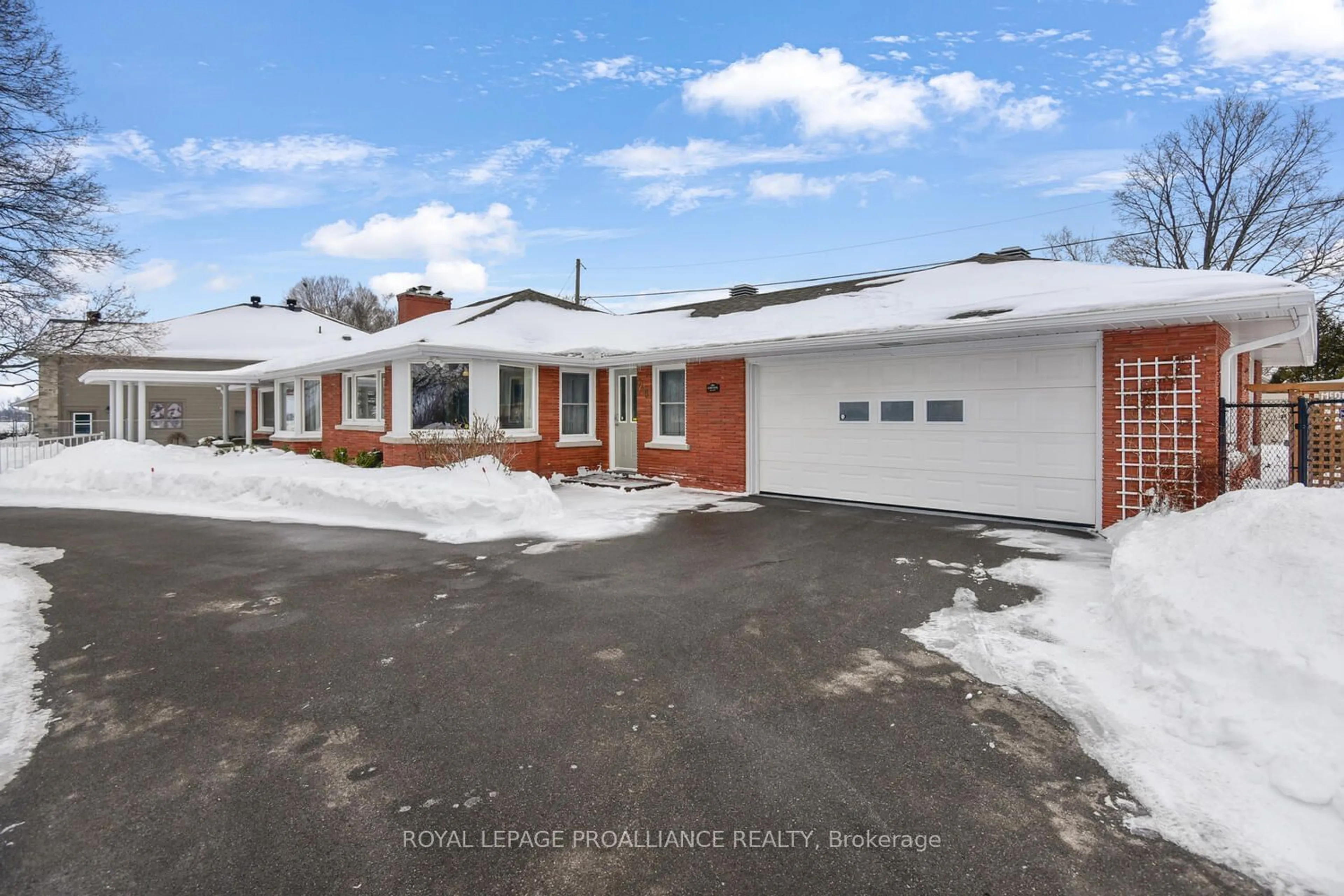 A pic from outside/outdoor area/front of a property/back of a property/a pic from drone, street for 26 Lakeview Dr, South Dundas Ontario K0E 1K0