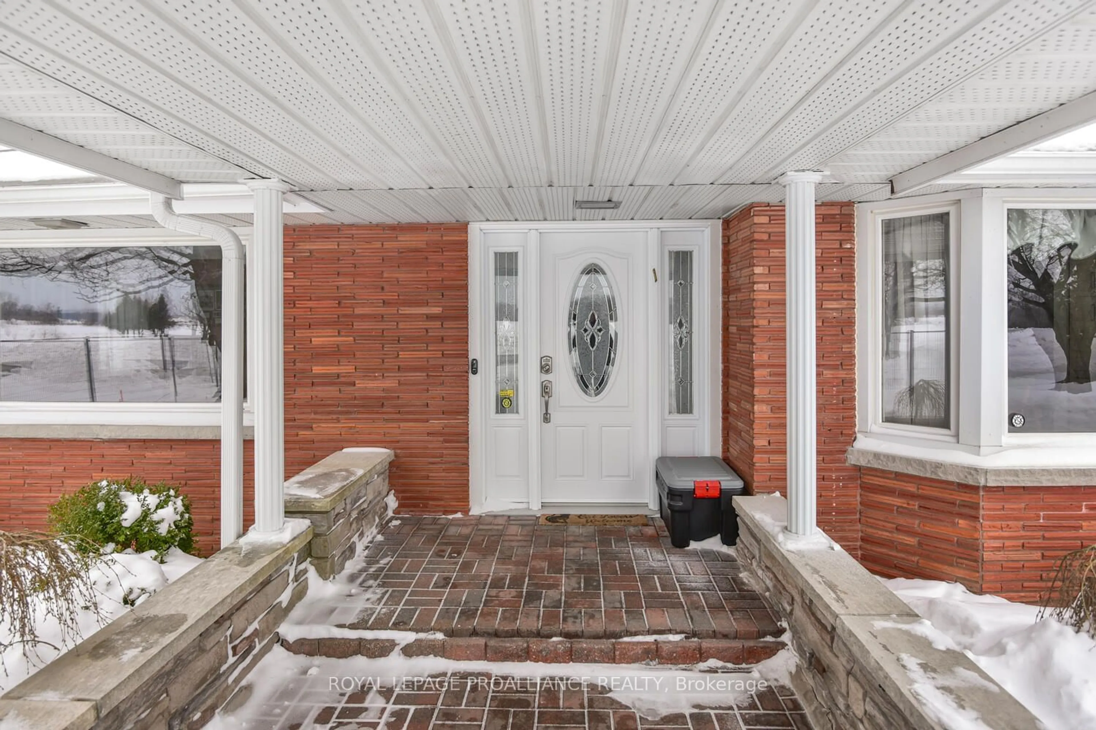 Indoor entryway for 26 Lakeview Dr, South Dundas Ontario K0E 1K0