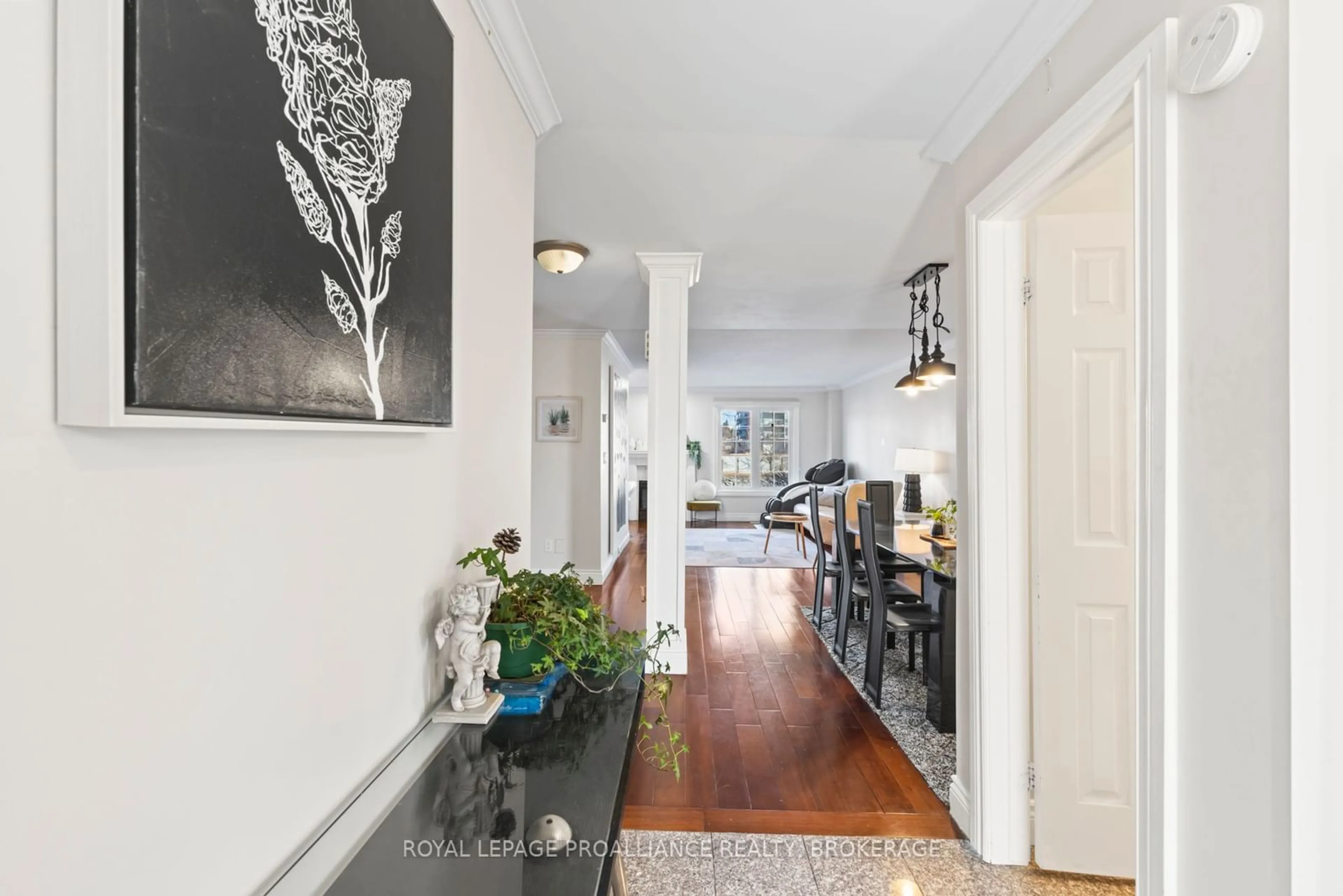 Indoor entryway for 1098 King St #29, Kingston Ontario K7M 8J1