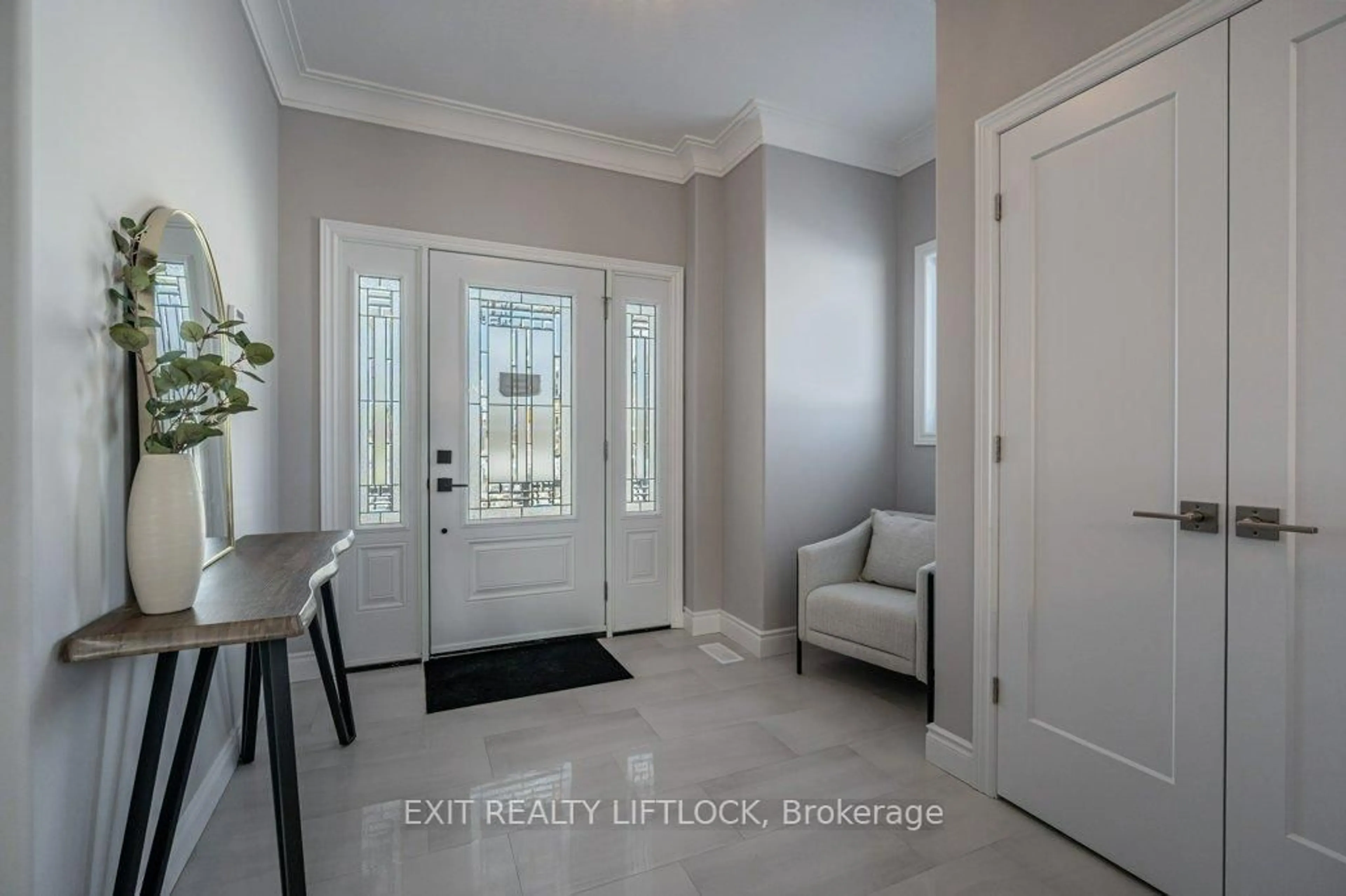 Indoor entryway for 802 Steinberg Crt, Peterborough Ontario K9K 0H7