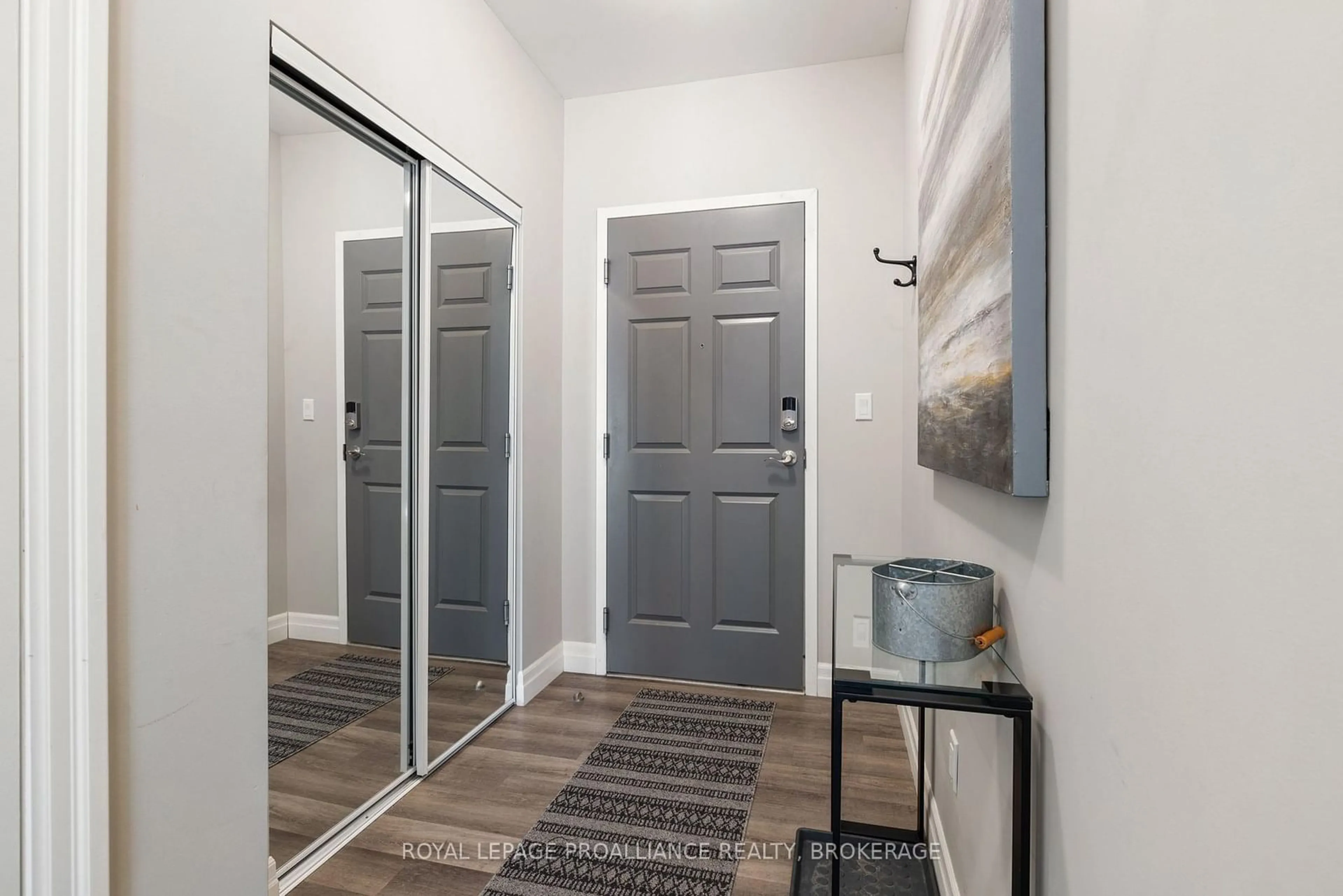 Indoor entryway for 501 Frontenac St #113, Kingston Ontario K7K 4L9