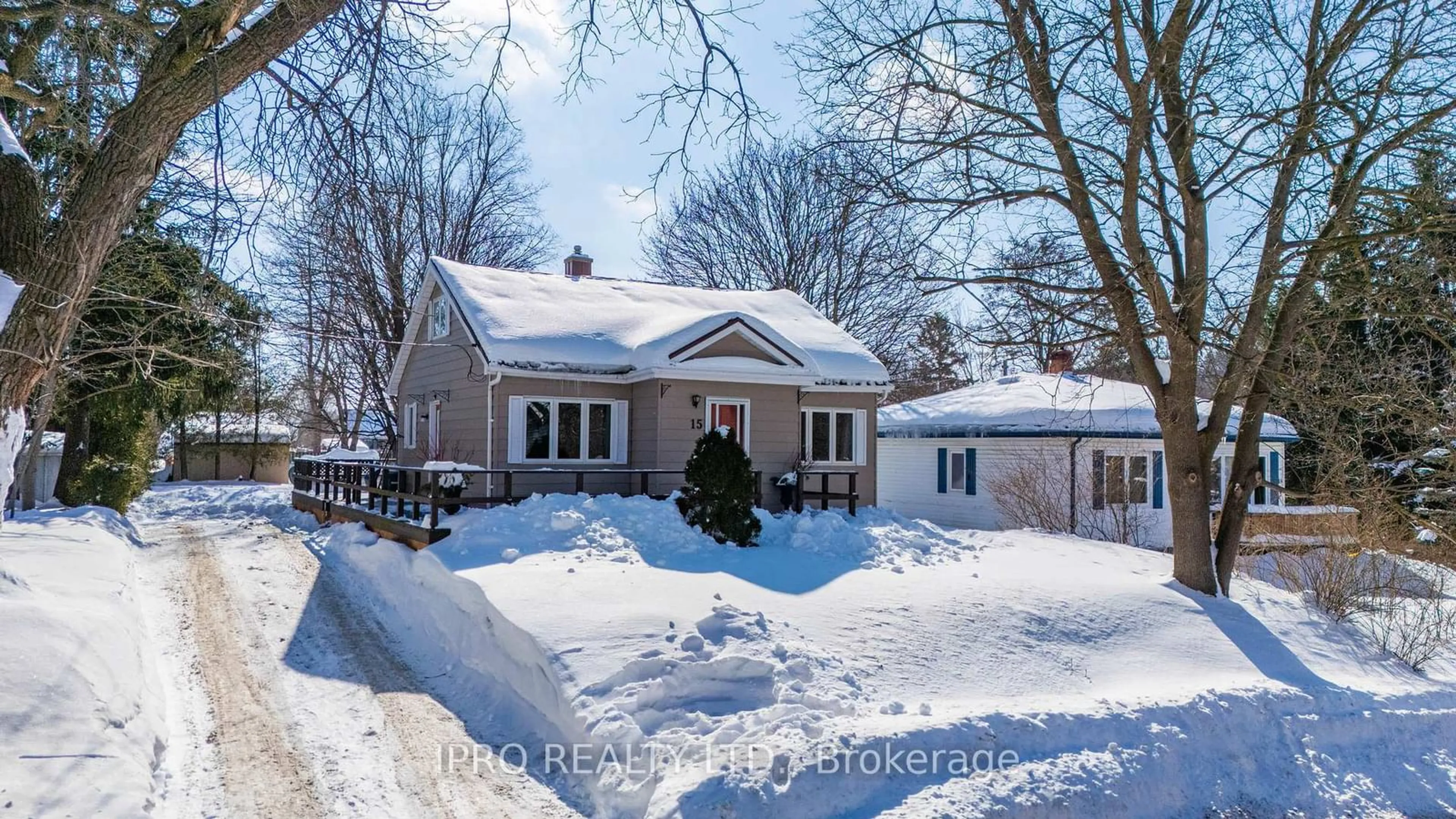 A pic from outside/outdoor area/front of a property/back of a property/a pic from drone, street for 15 Millwood Rd, Erin Ontario N0B 1T0