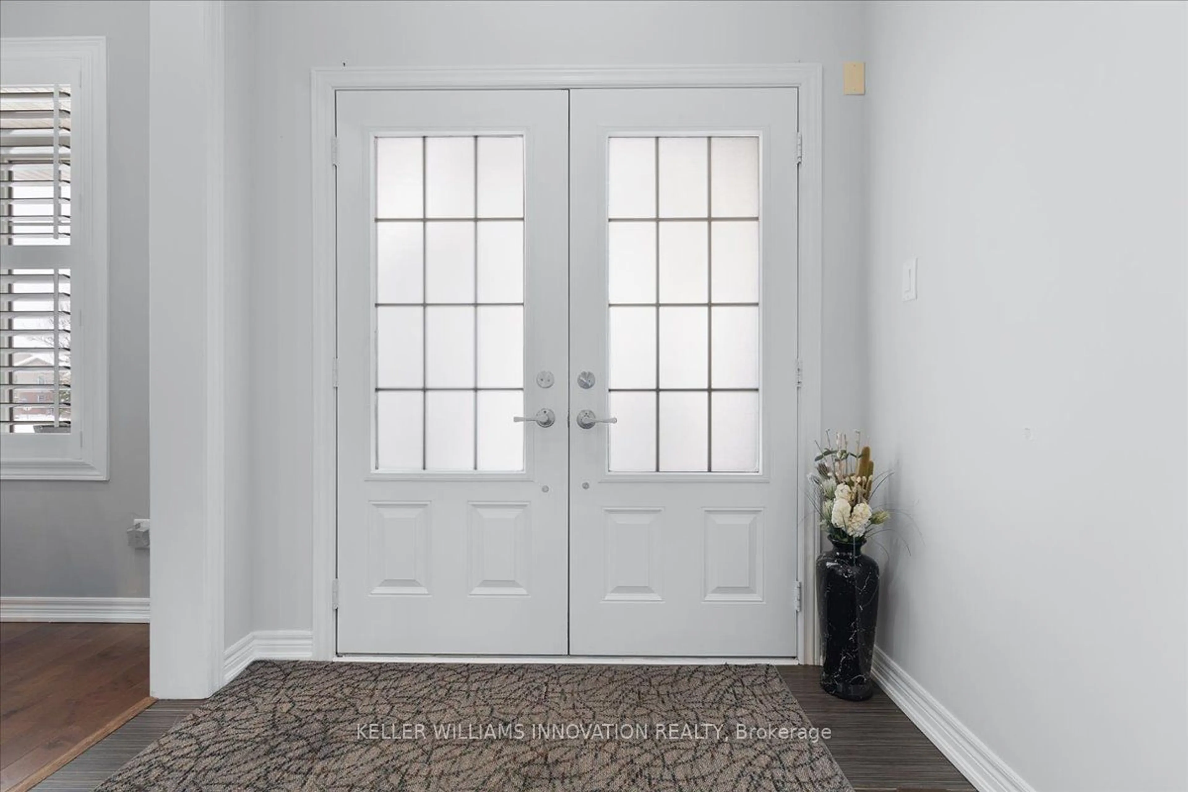 Indoor entryway for 11 Redtail St, Kitchener Ontario N2K 4H9