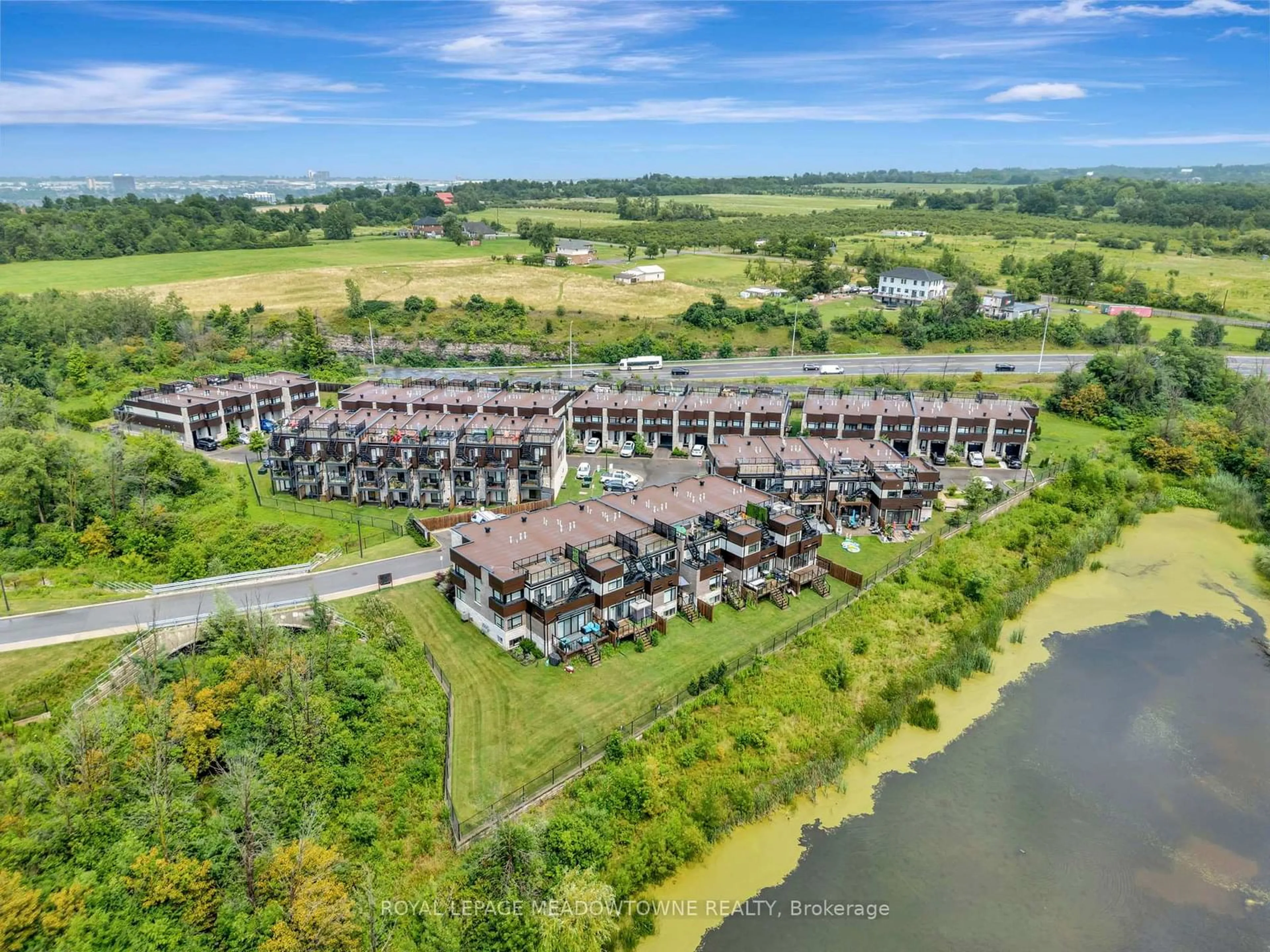 A pic from outside/outdoor area/front of a property/back of a property/a pic from drone, water/lake/river/ocean view for 35 Midhurst Hts #20, Hamilton Ontario L8K 0K9