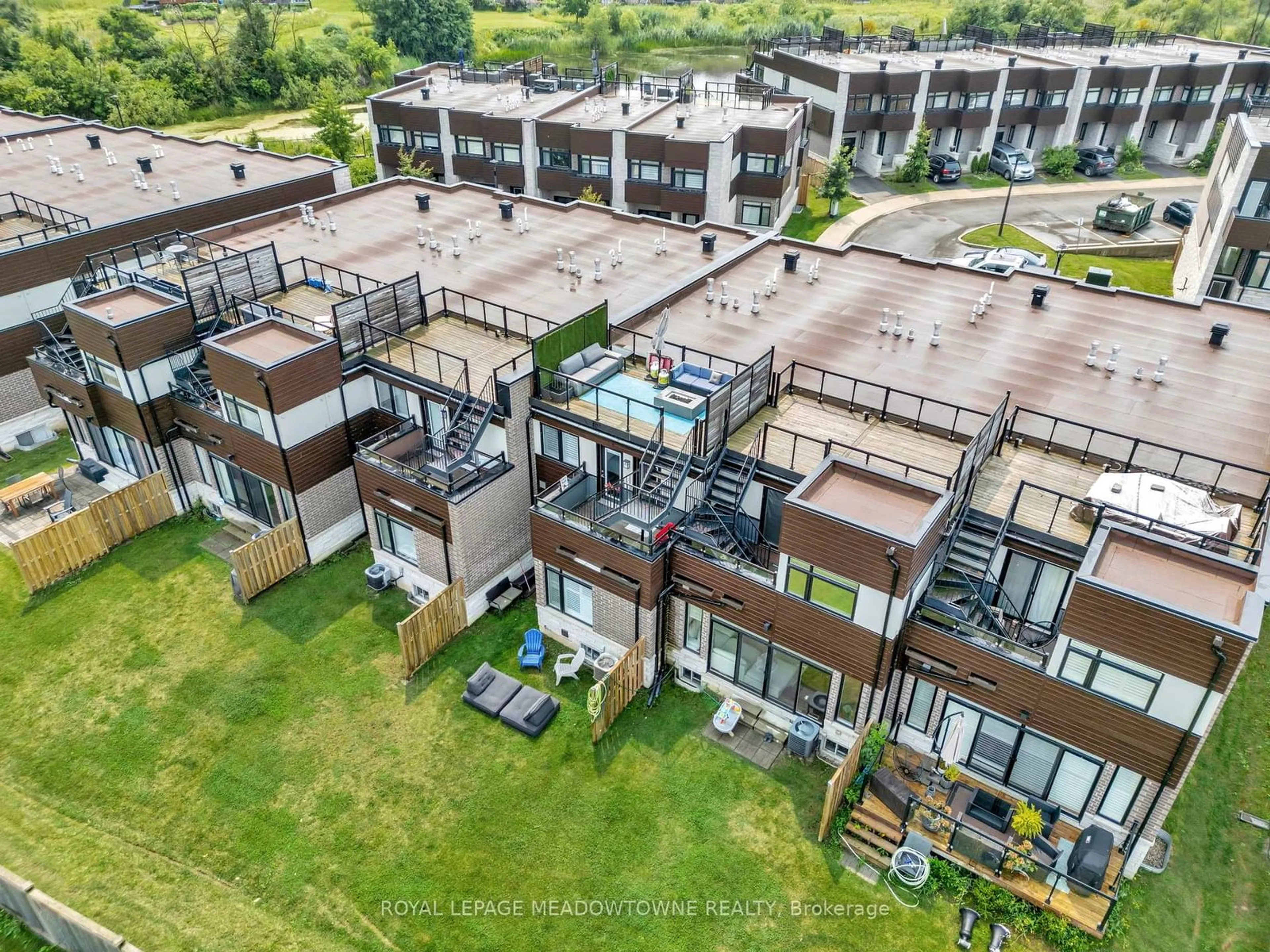 A pic from outside/outdoor area/front of a property/back of a property/a pic from drone, unknown for 35 Midhurst Hts #20, Hamilton Ontario L8K 0K9