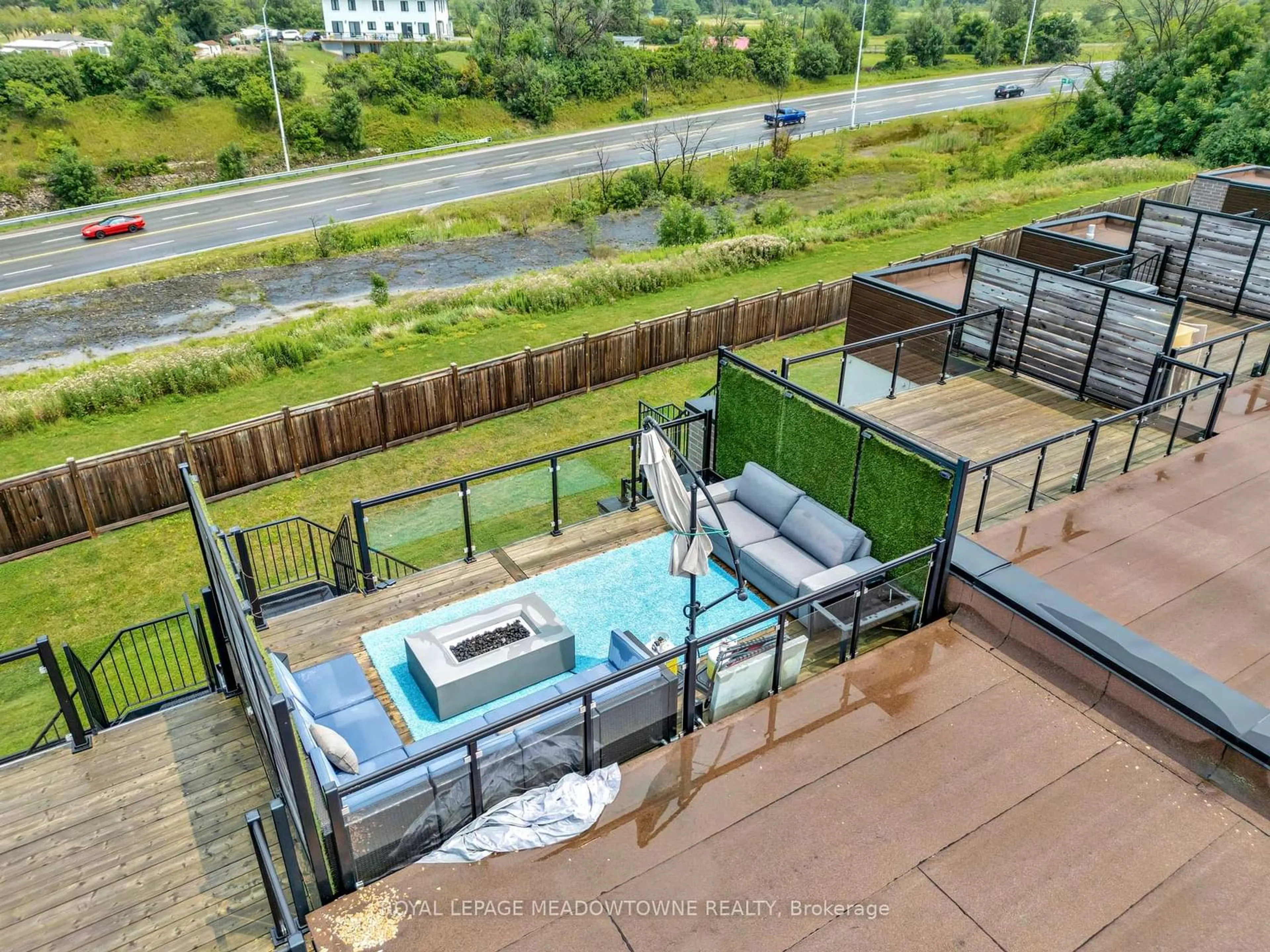 A pic from outside/outdoor area/front of a property/back of a property/a pic from drone, city buildings view from balcony for 35 Midhurst Hts #20, Hamilton Ontario L8K 0K9