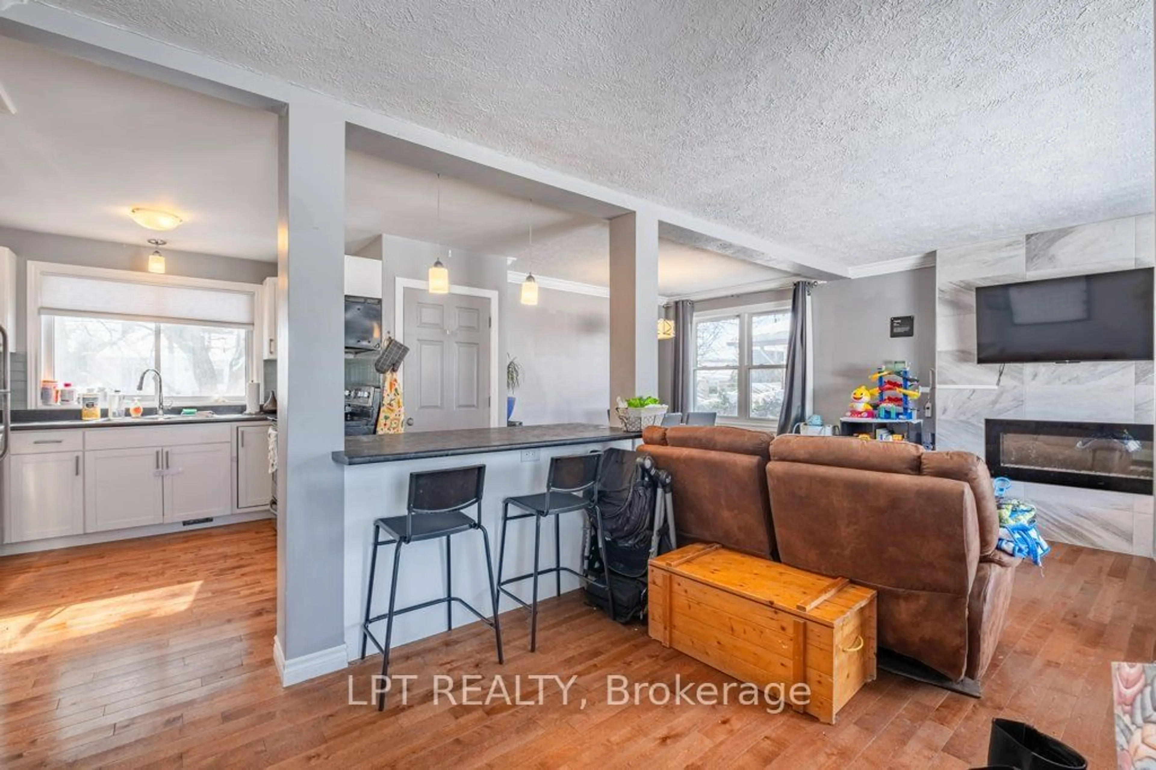 Open concept kitchen, unknown for 20 Elizabeth Ave, Kingston Ontario K7M 3G8