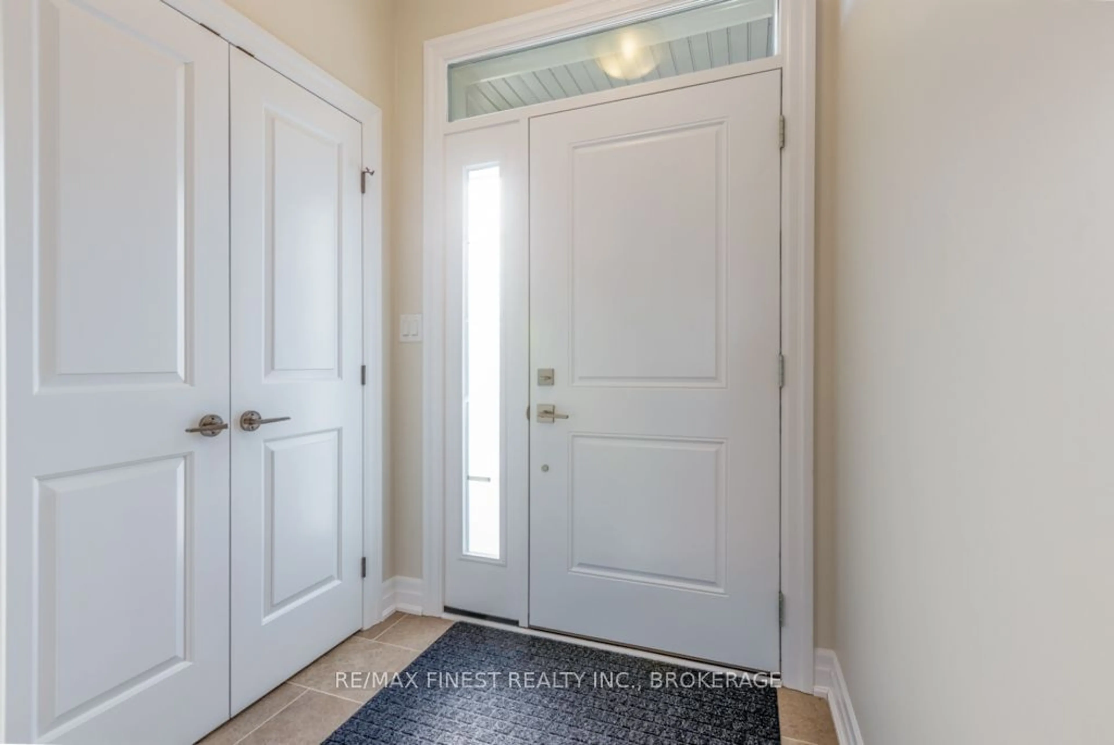 Indoor entryway for 1694 Brookedayle Ave, Kingston Ontario K7P 0T1