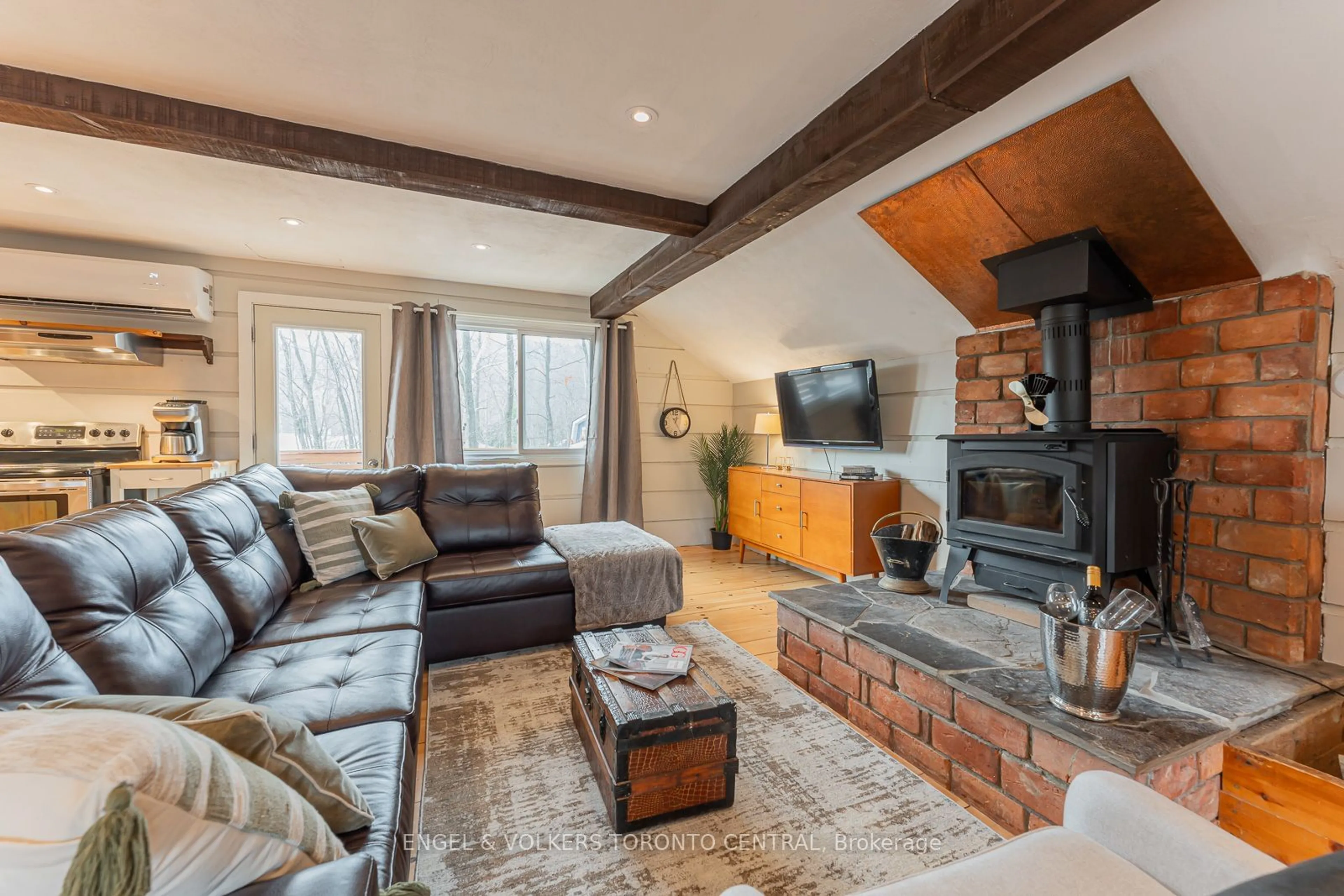 Living room with furniture, unknown for 126 Martin Grve, Blue Mountains Ontario L9Y 0N5