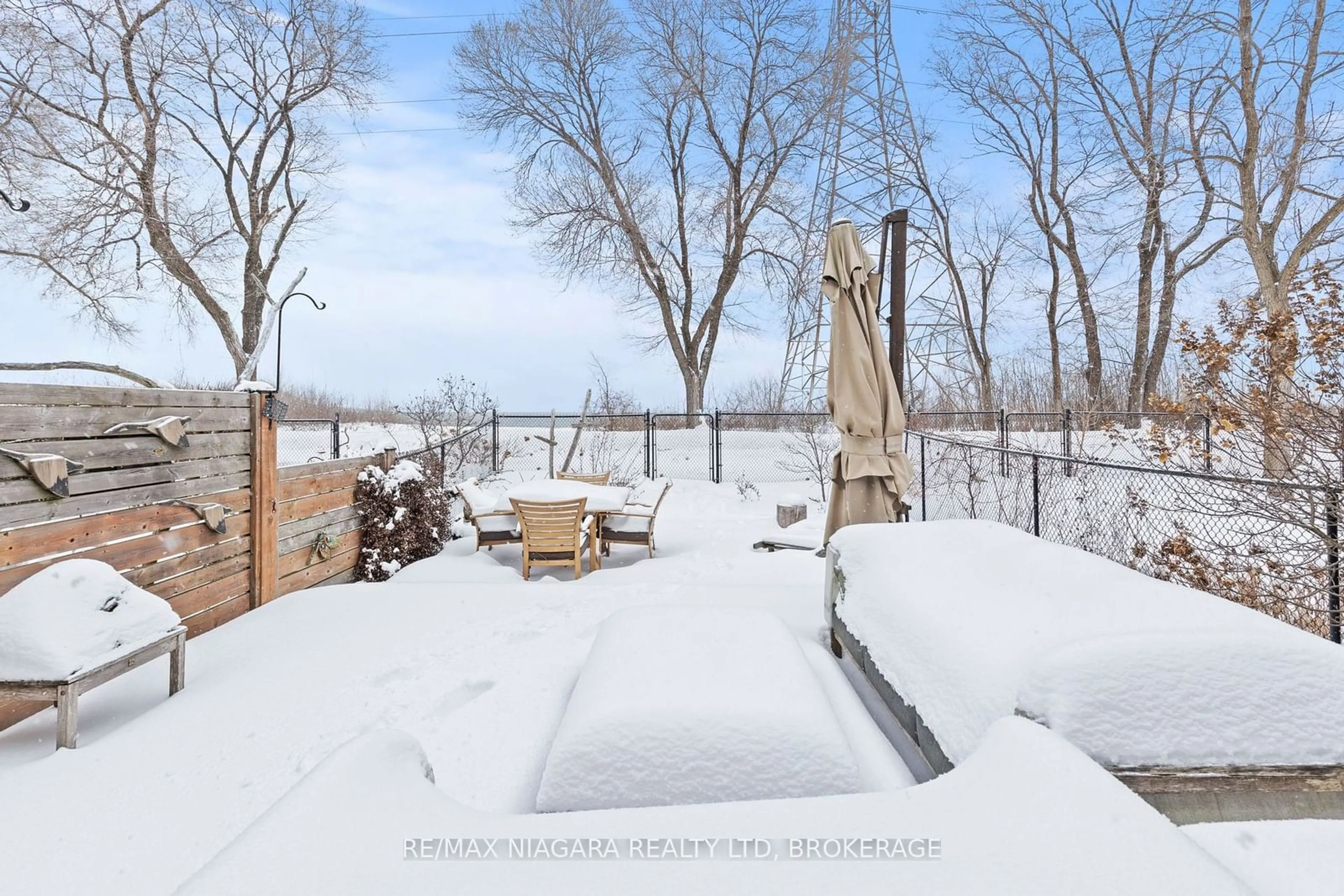 Patio, water/lake/river/ocean view for 1069 Beach Blvd, Hamilton Ontario L8H 6Z9