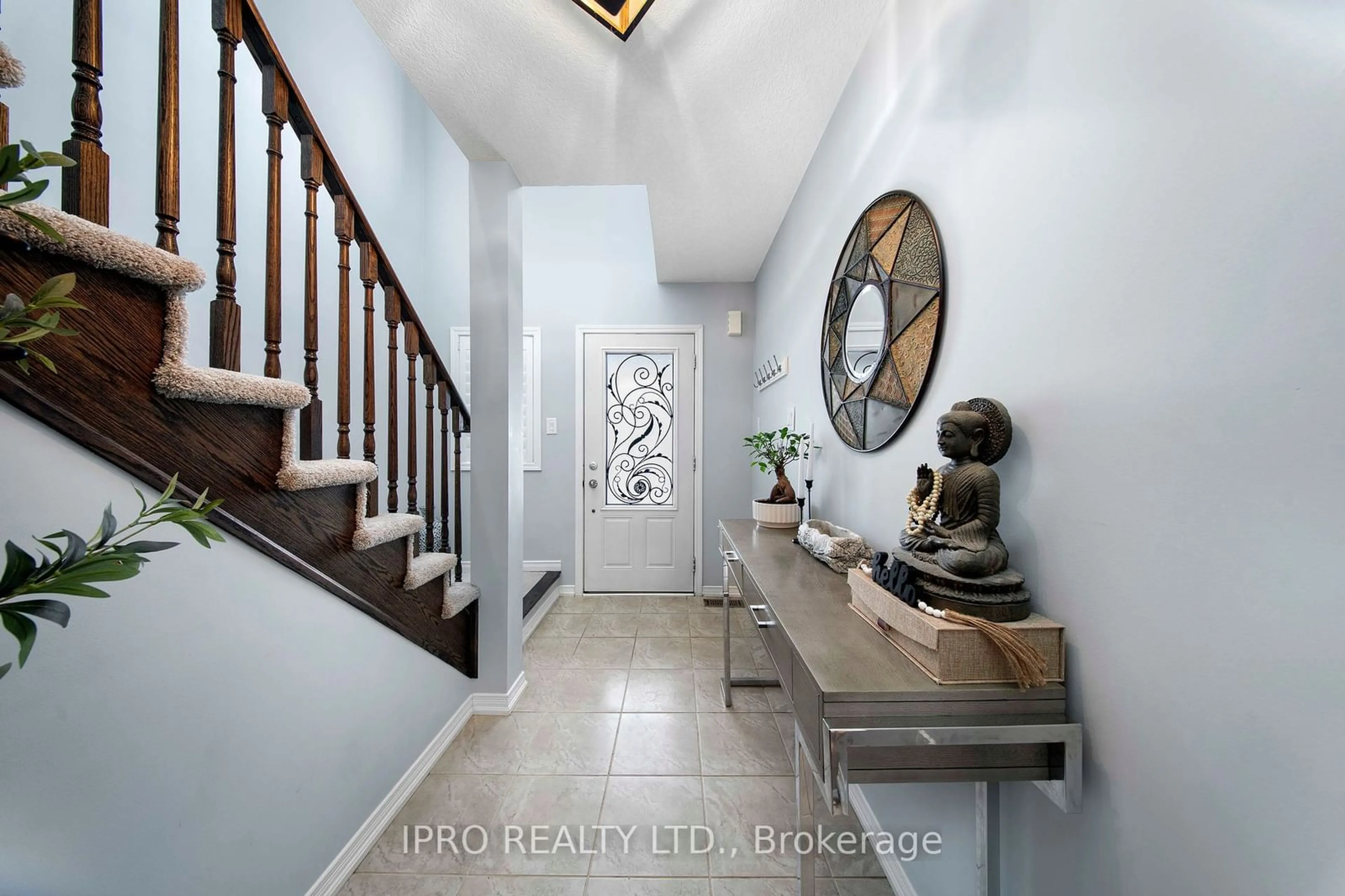 Indoor entryway for 203 Gowland Dr, Hamilton Ontario L0R 1C0