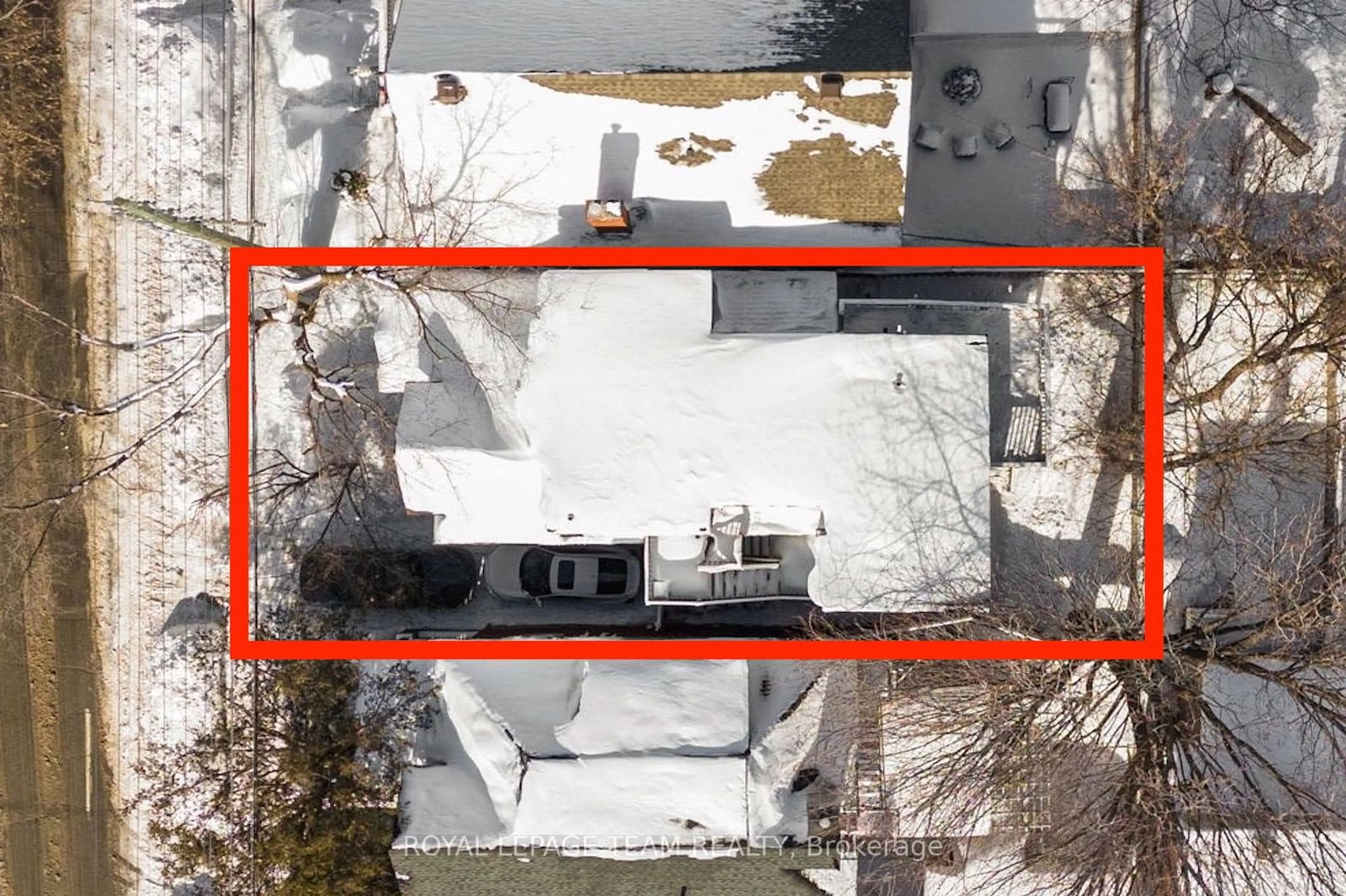 A pic from outside/outdoor area/front of a property/back of a property/a pic from drone, building for 501 Lyon St, Ottawa Ontario K1R 5X6