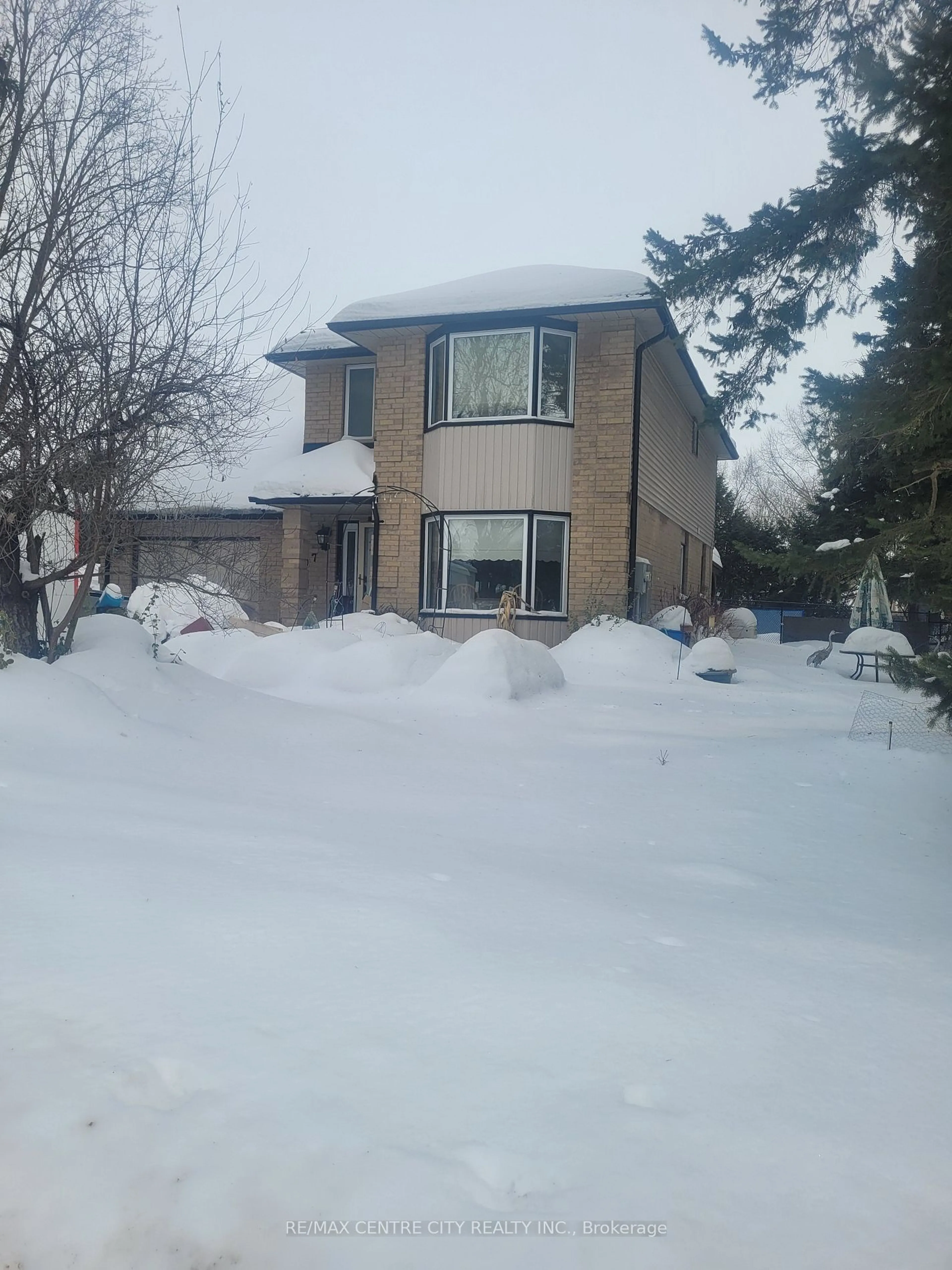 A pic from outside/outdoor area/front of a property/back of a property/a pic from drone, street for 97 Brock St, St. Marys Ontario N4X 1A6