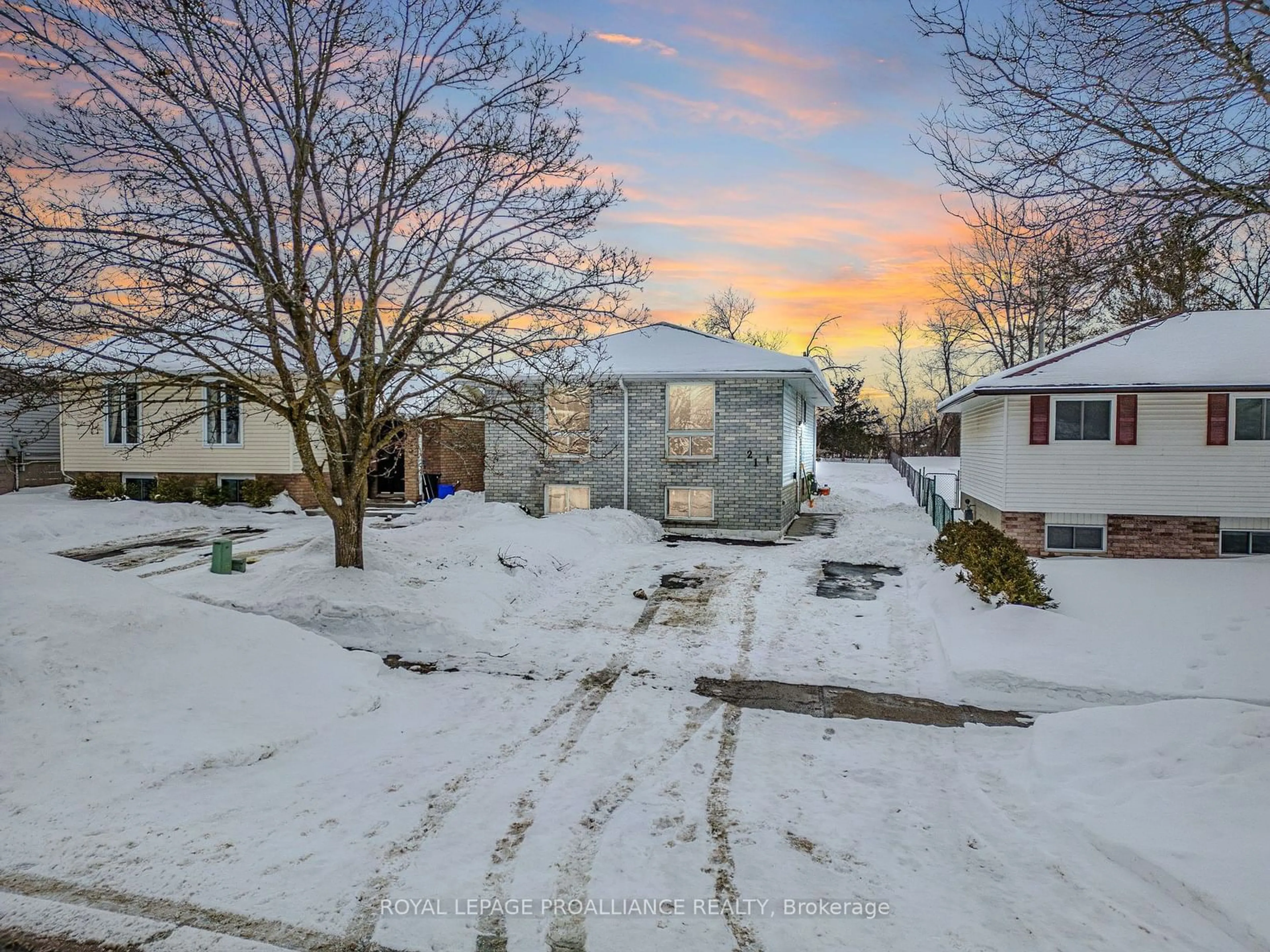 A pic from outside/outdoor area/front of a property/back of a property/a pic from drone, street for 21 Pepper Ave, Belleville Ontario K8P 4R2